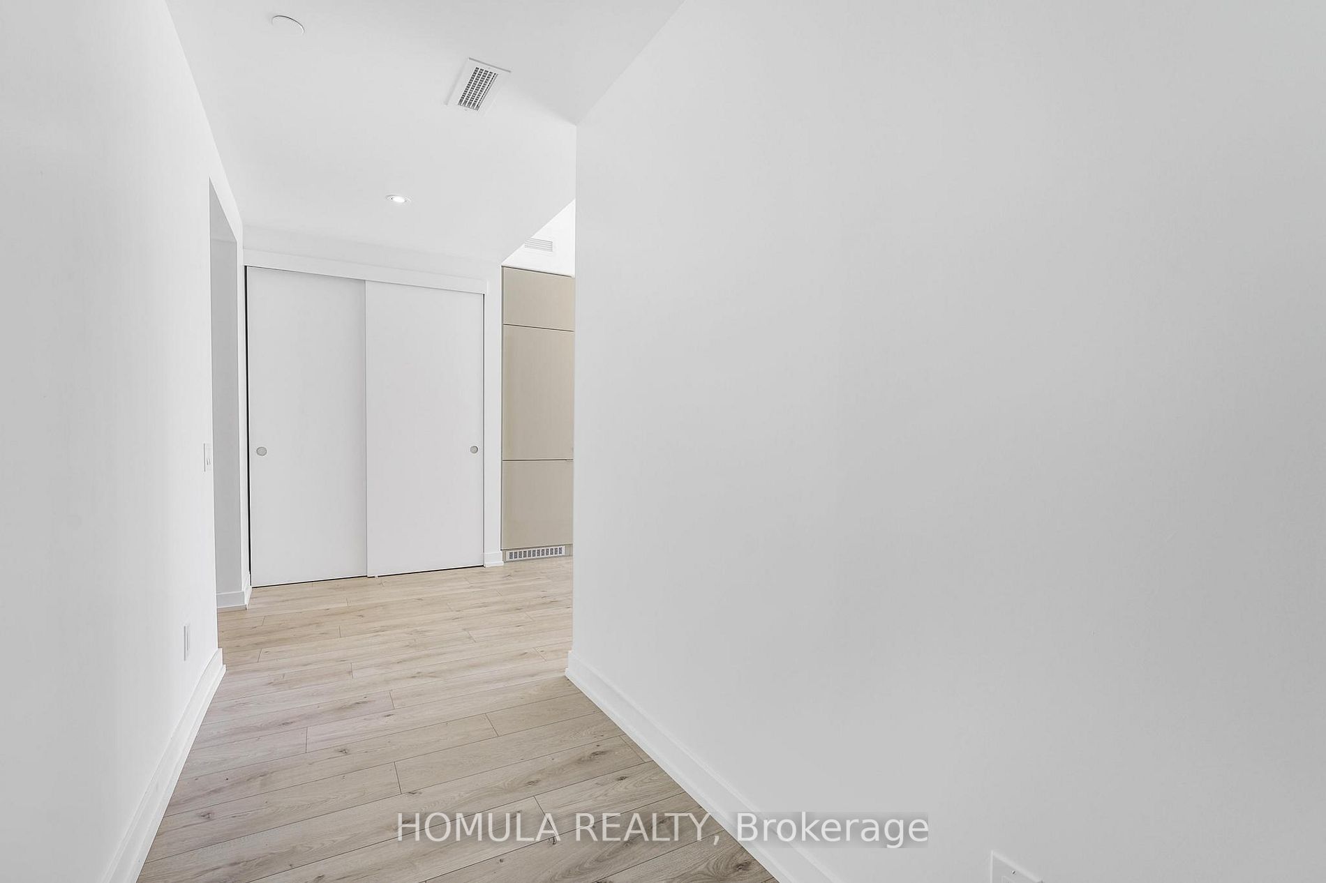 161 Roehampton Ave, #515