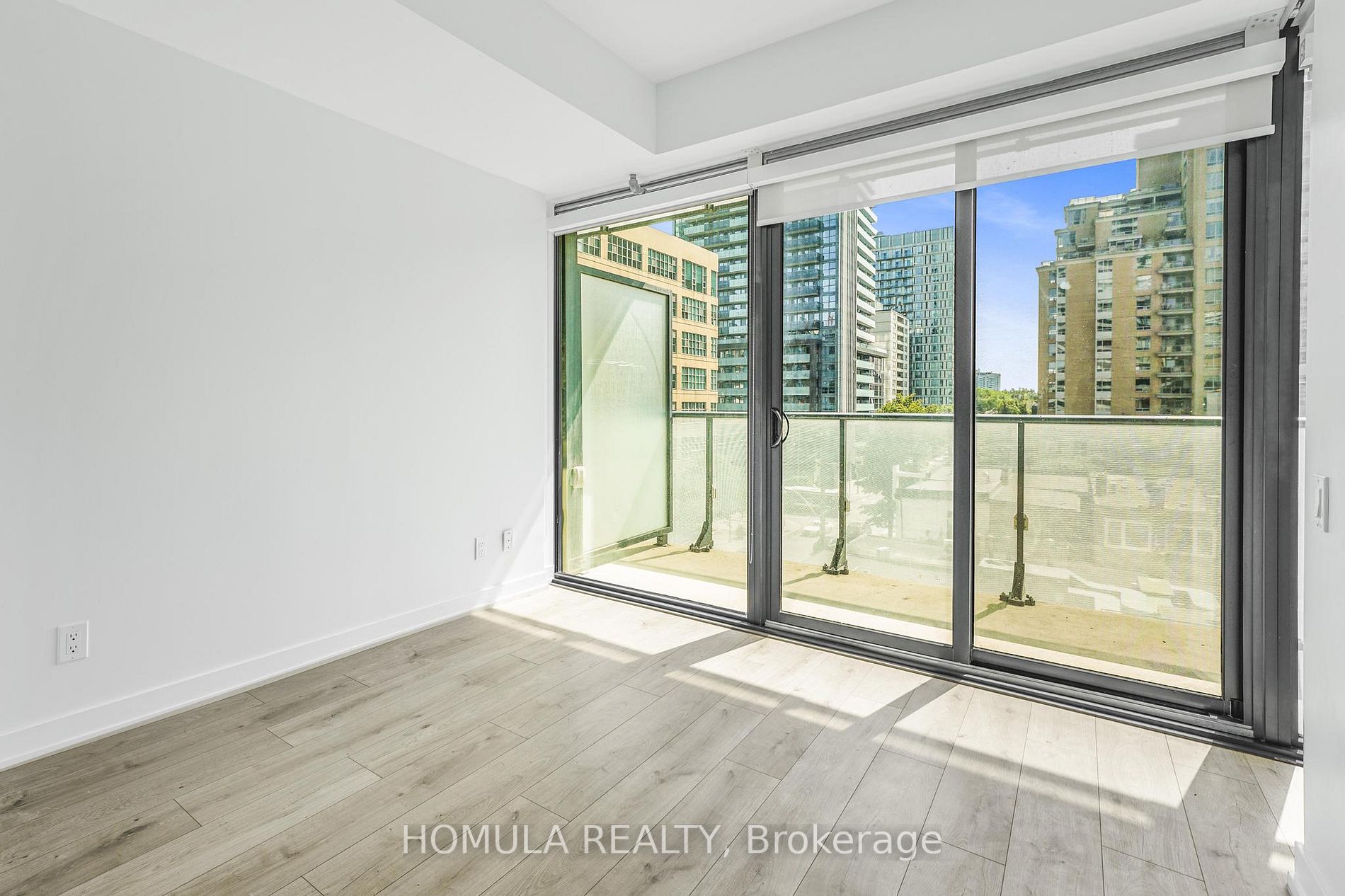 161 Roehampton Ave, #515