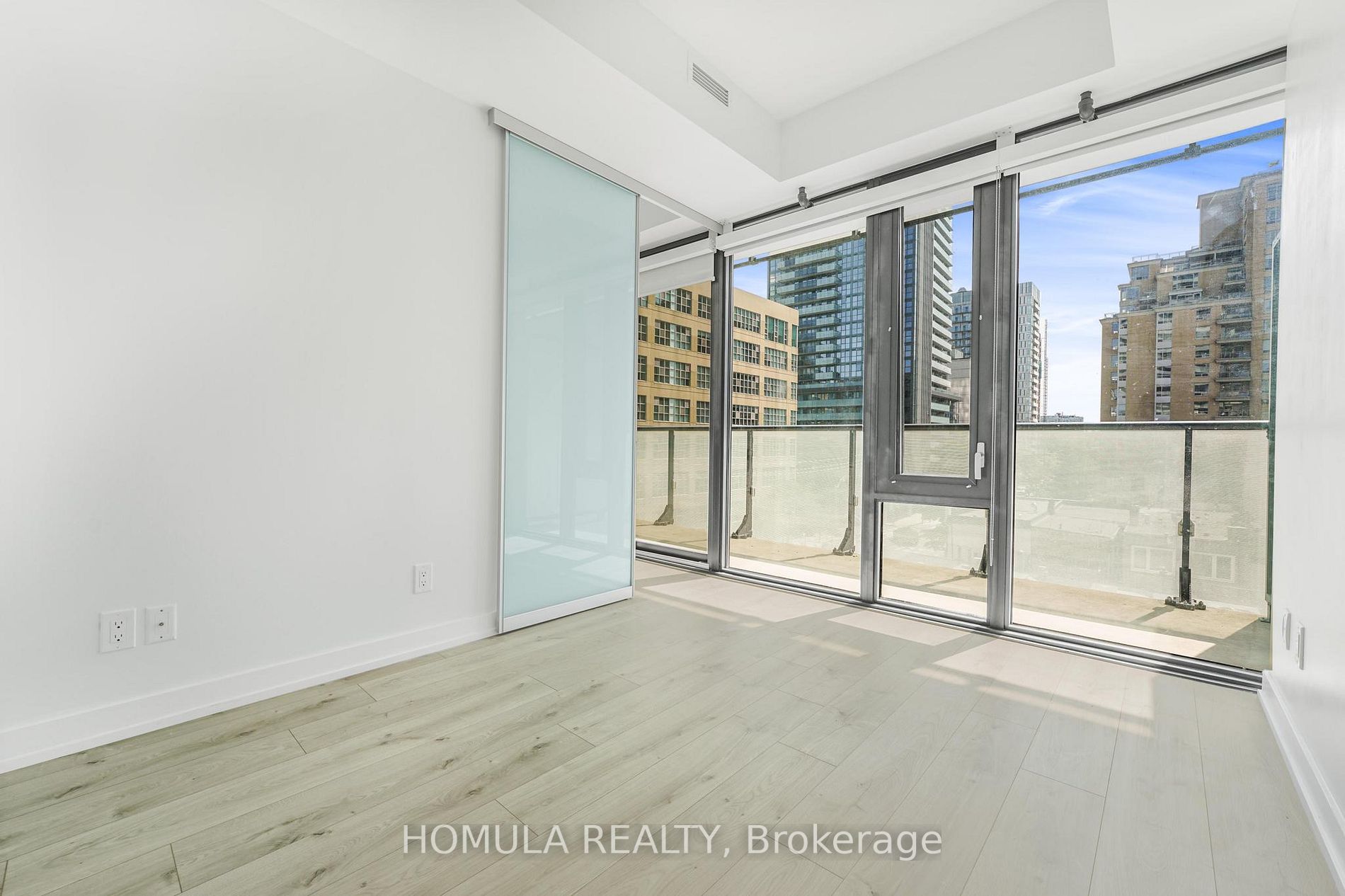 161 Roehampton Ave, #515