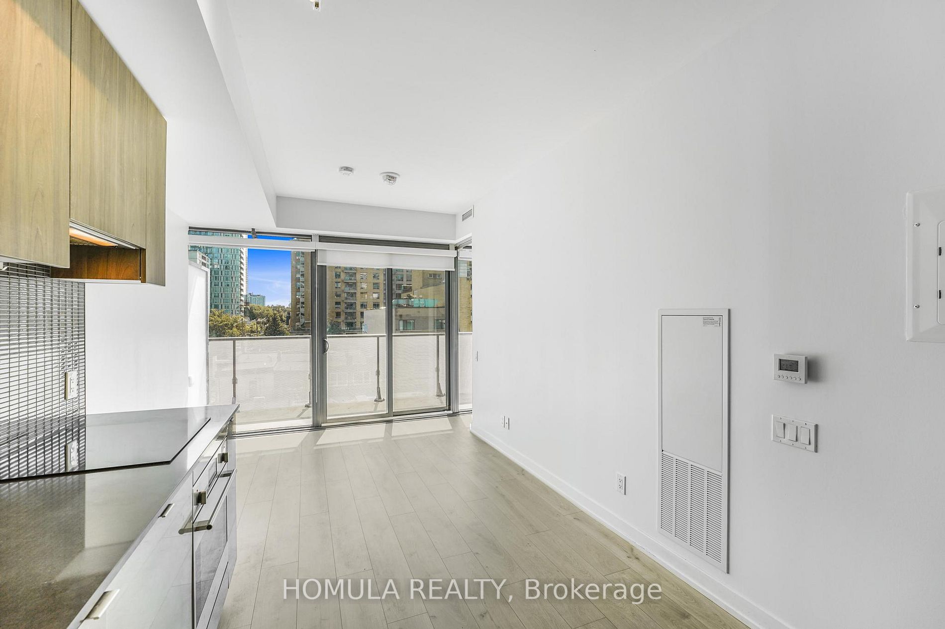 161 Roehampton Ave, #515