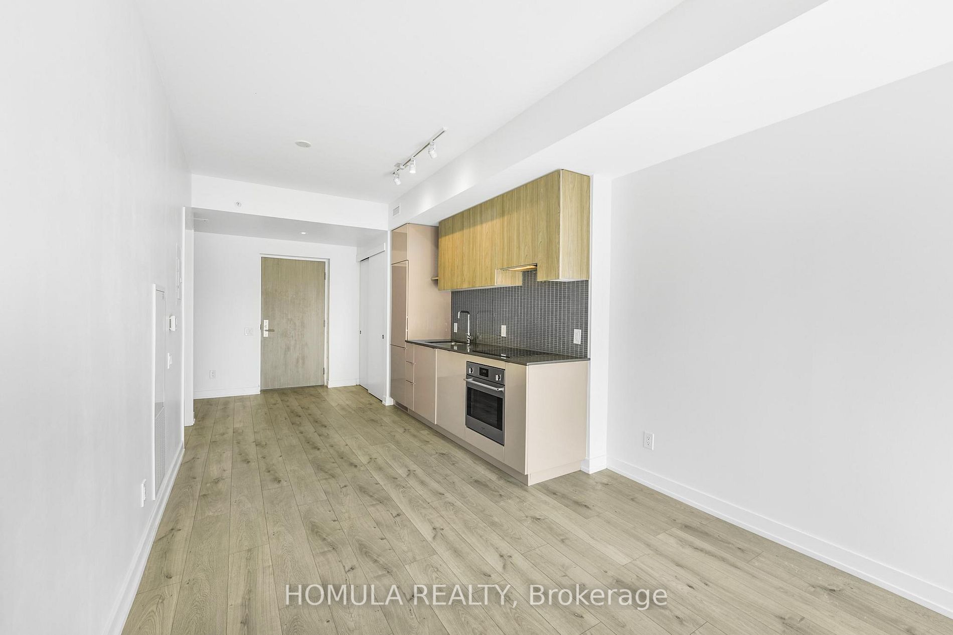 161 Roehampton Ave, #515
