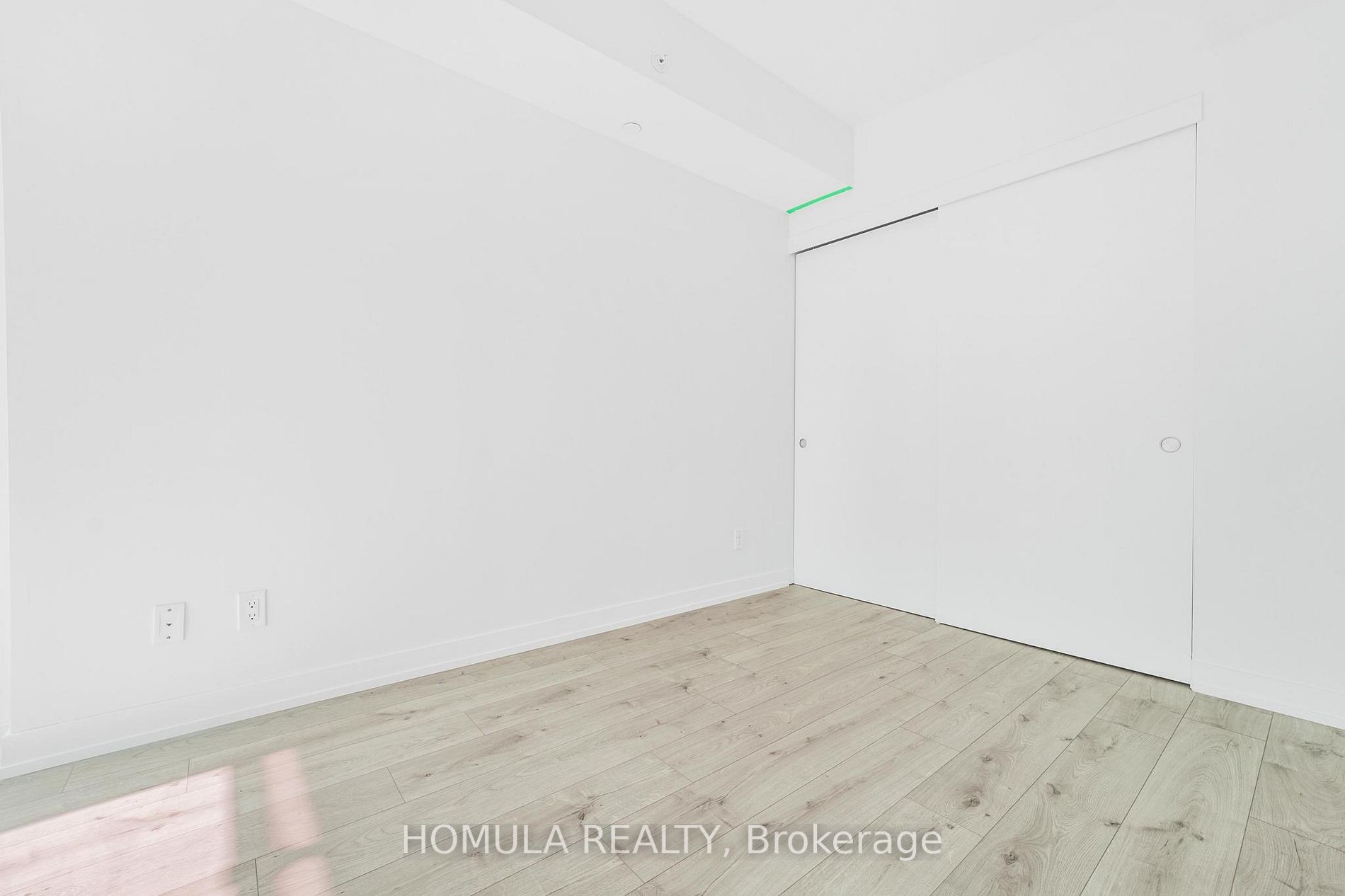 161 Roehampton Ave, #515
