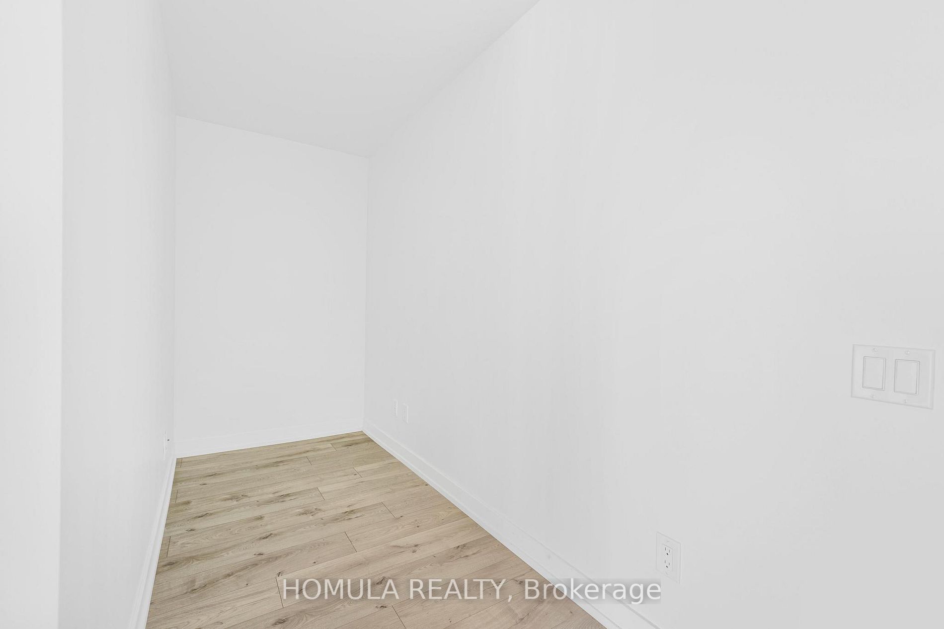 161 Roehampton Ave, #515