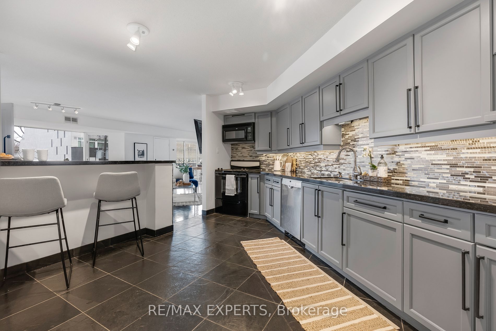 70 Elmsthorpe Ave, #202