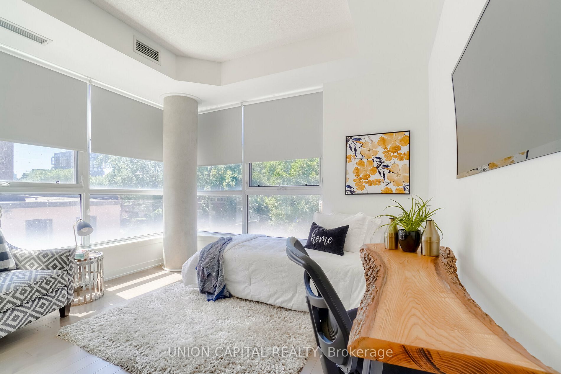 10 WILLISON Square, #202