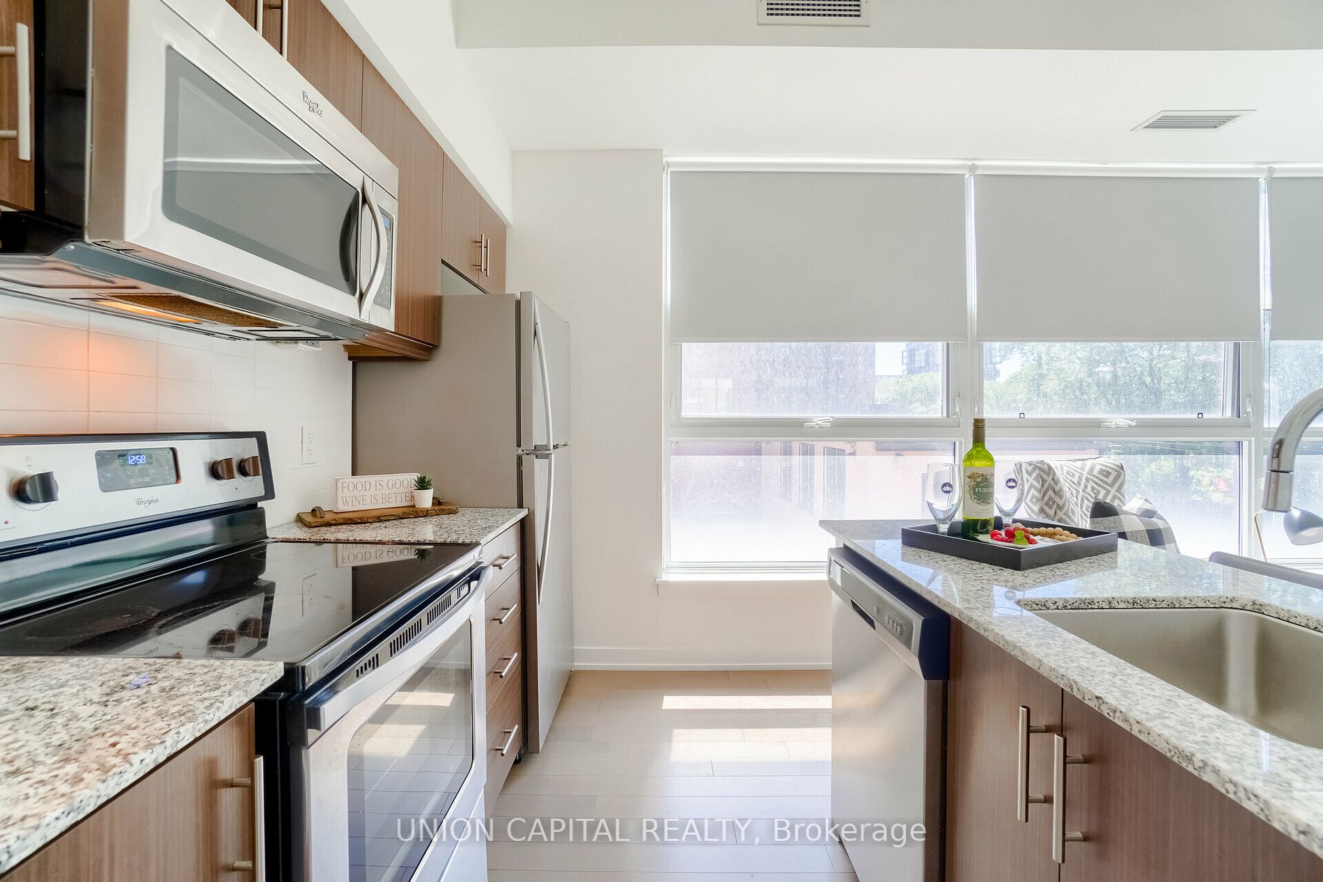 10 WILLISON Square, #202
