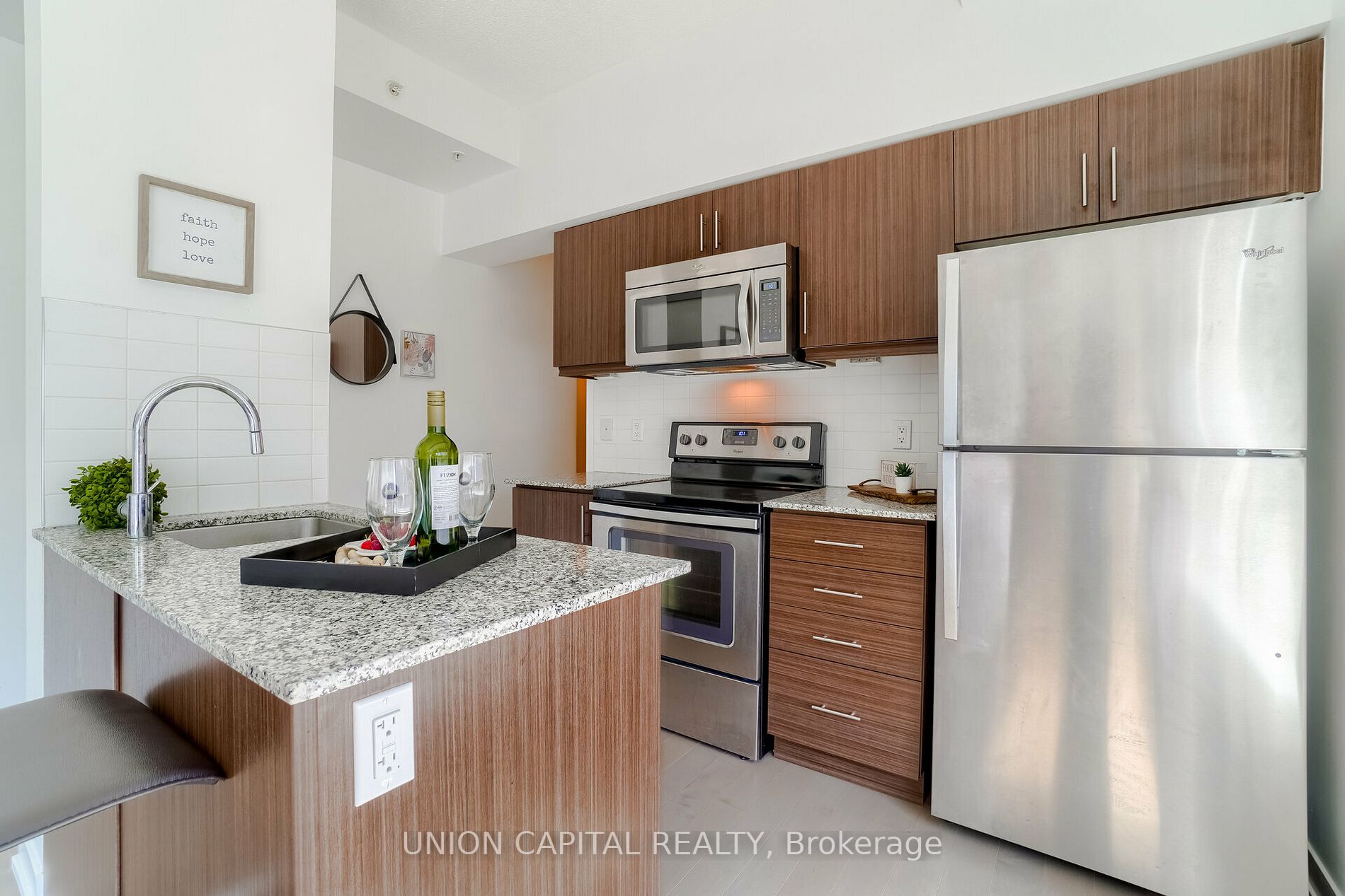 10 WILLISON Square, #202