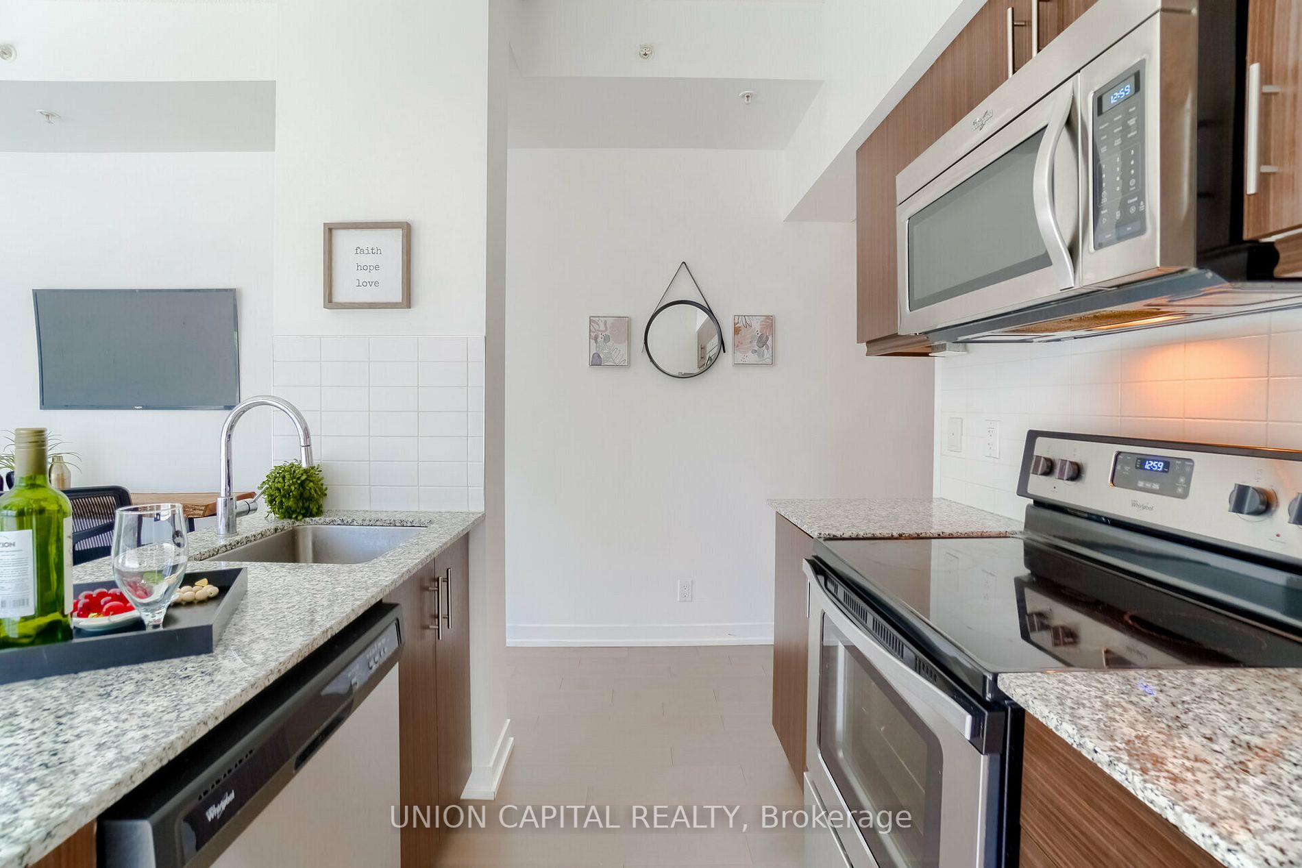 10 WILLISON Square, #202