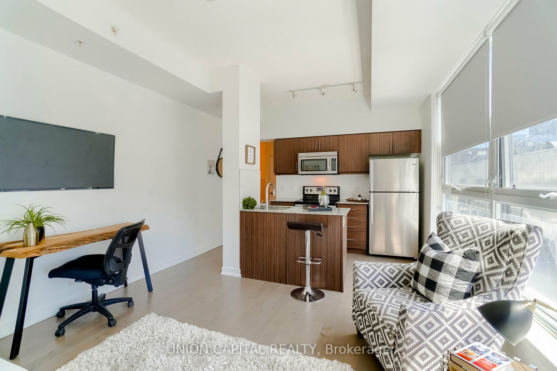 10 WILLISON Square, #202