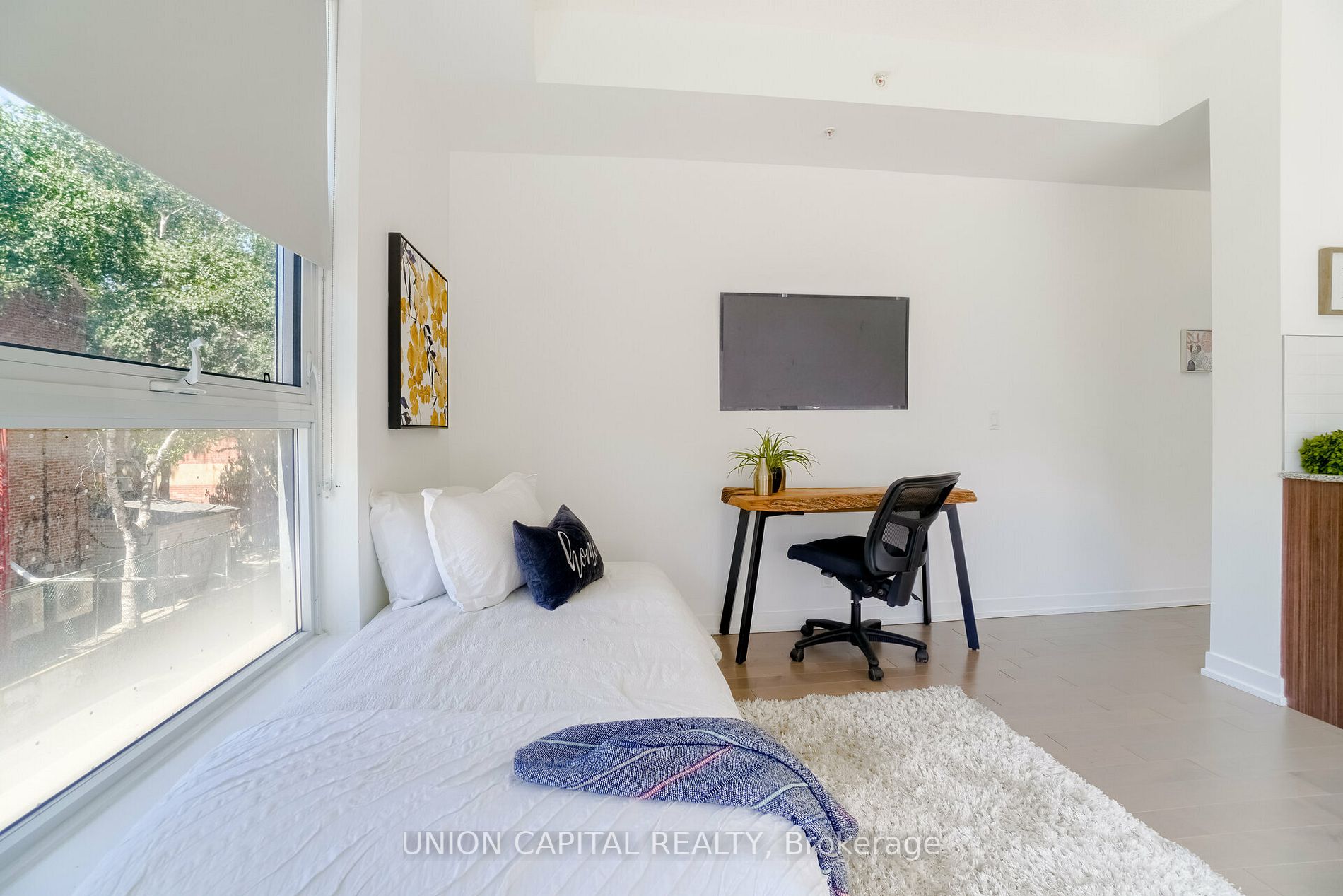 10 WILLISON Square, #202