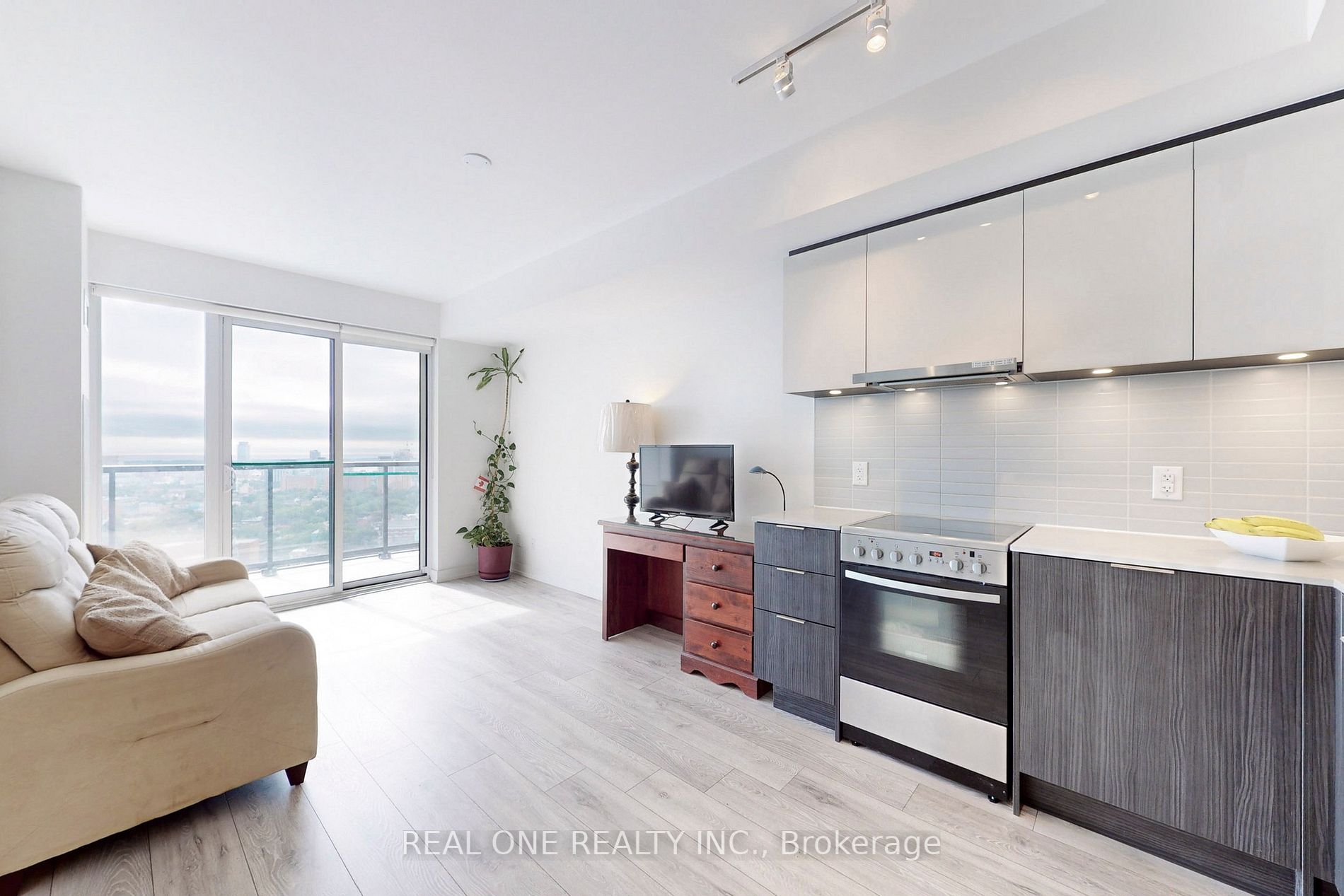 159 Wellesley St E, #2505