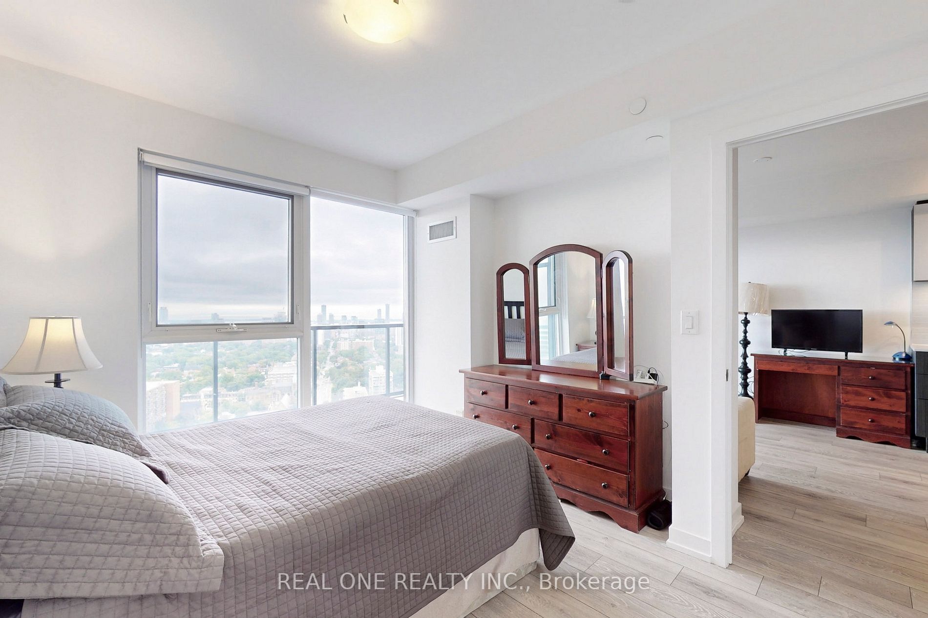159 Wellesley St E, #2505