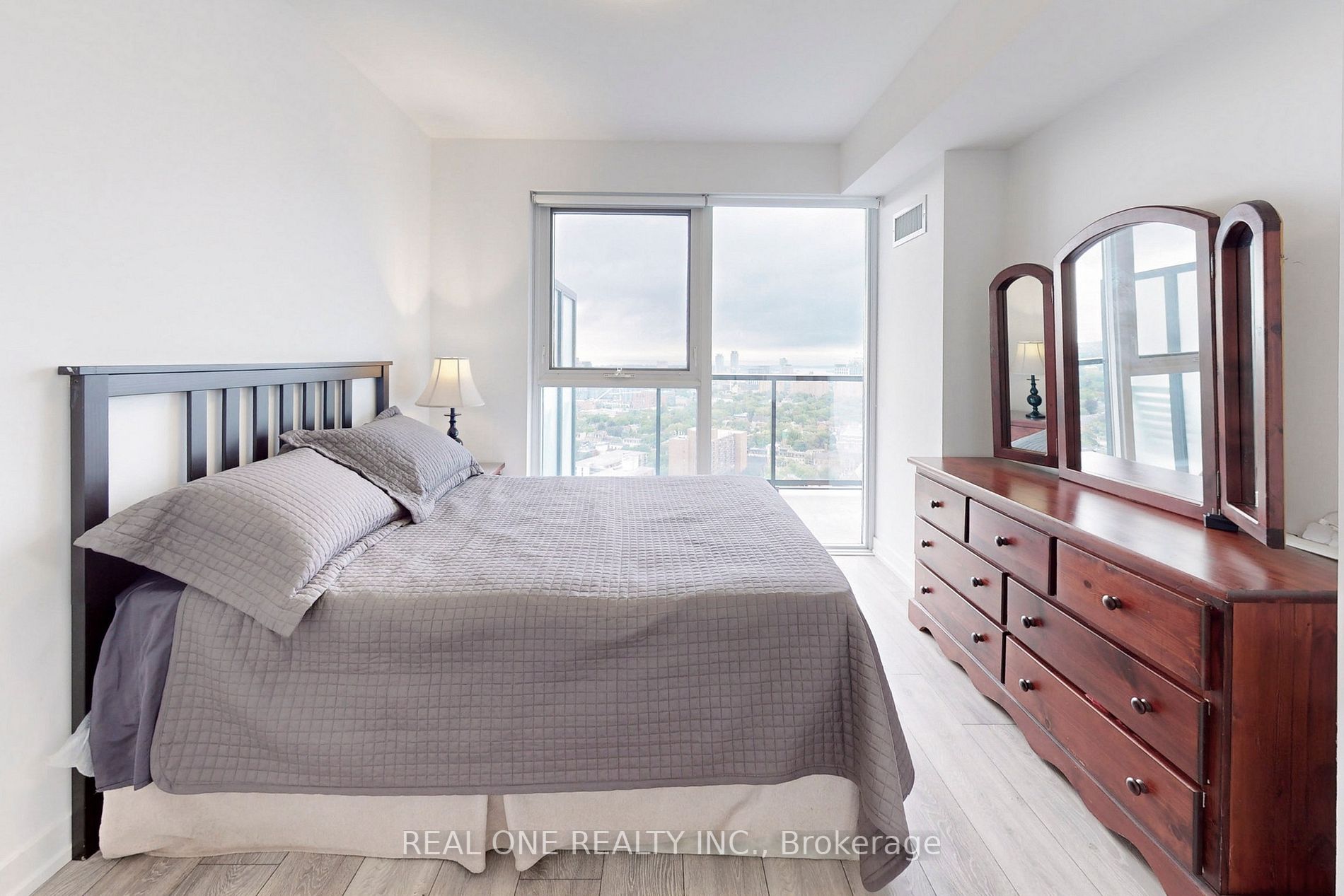 159 Wellesley St E, #2505