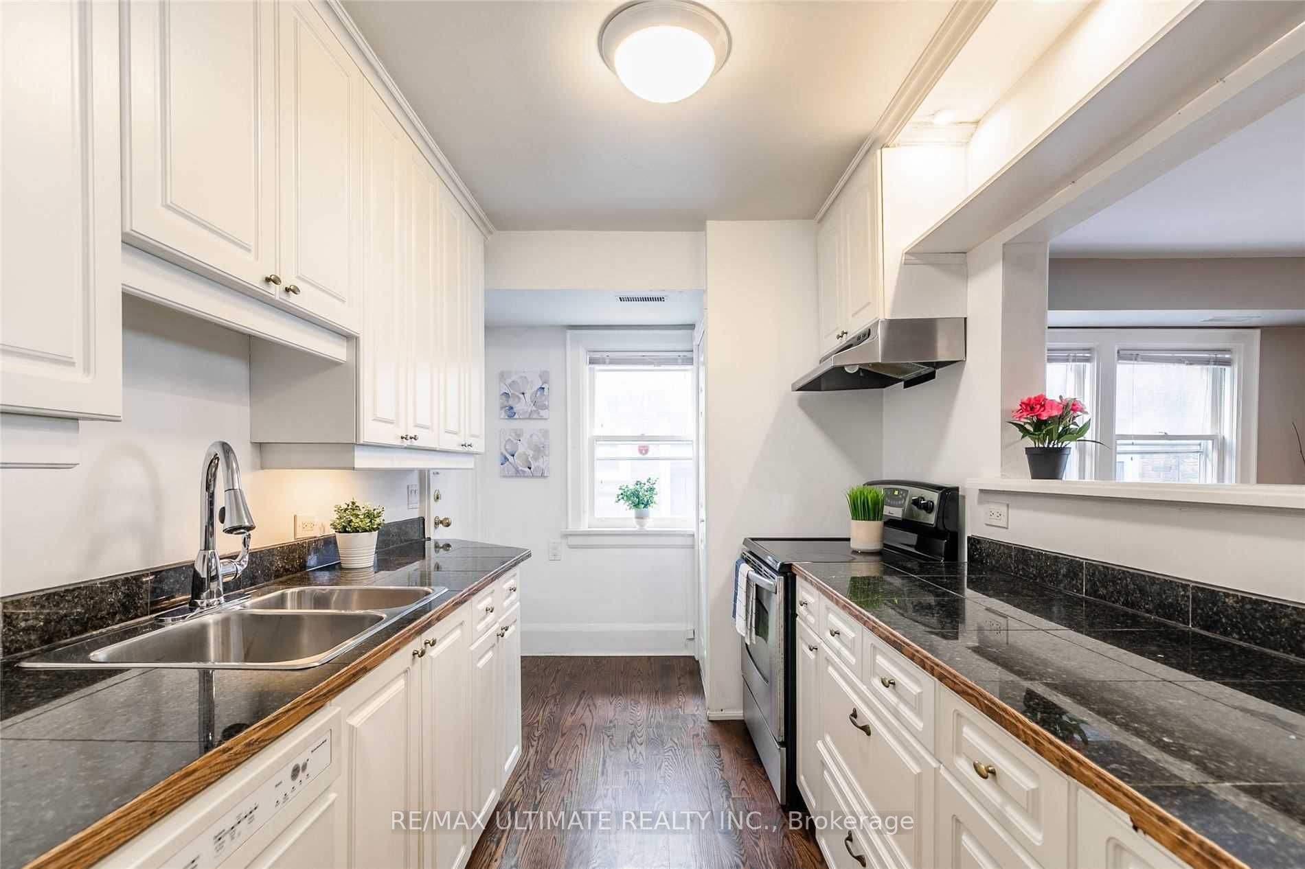 470 Oriole Pkwy