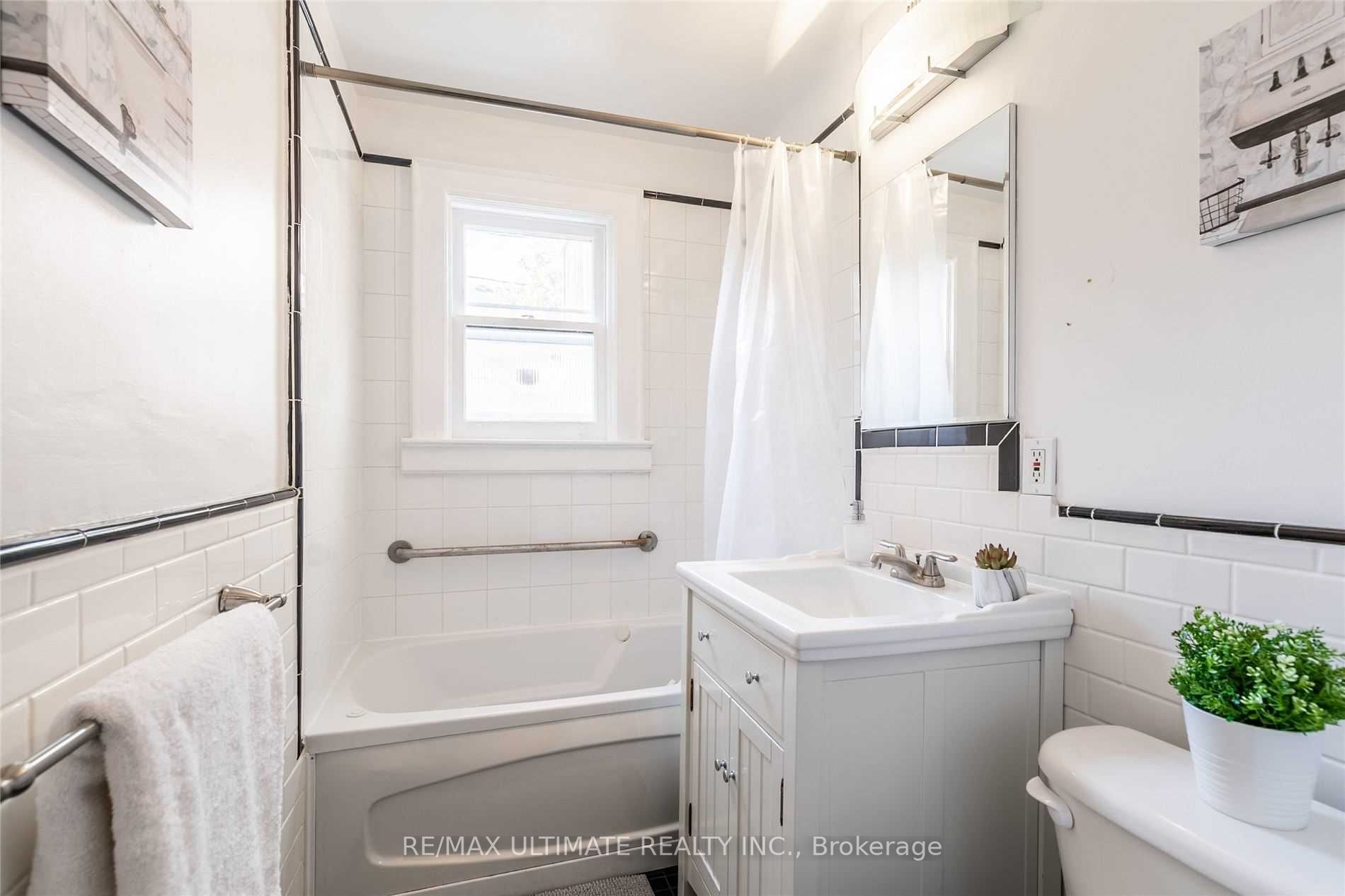 470 Oriole Pkwy