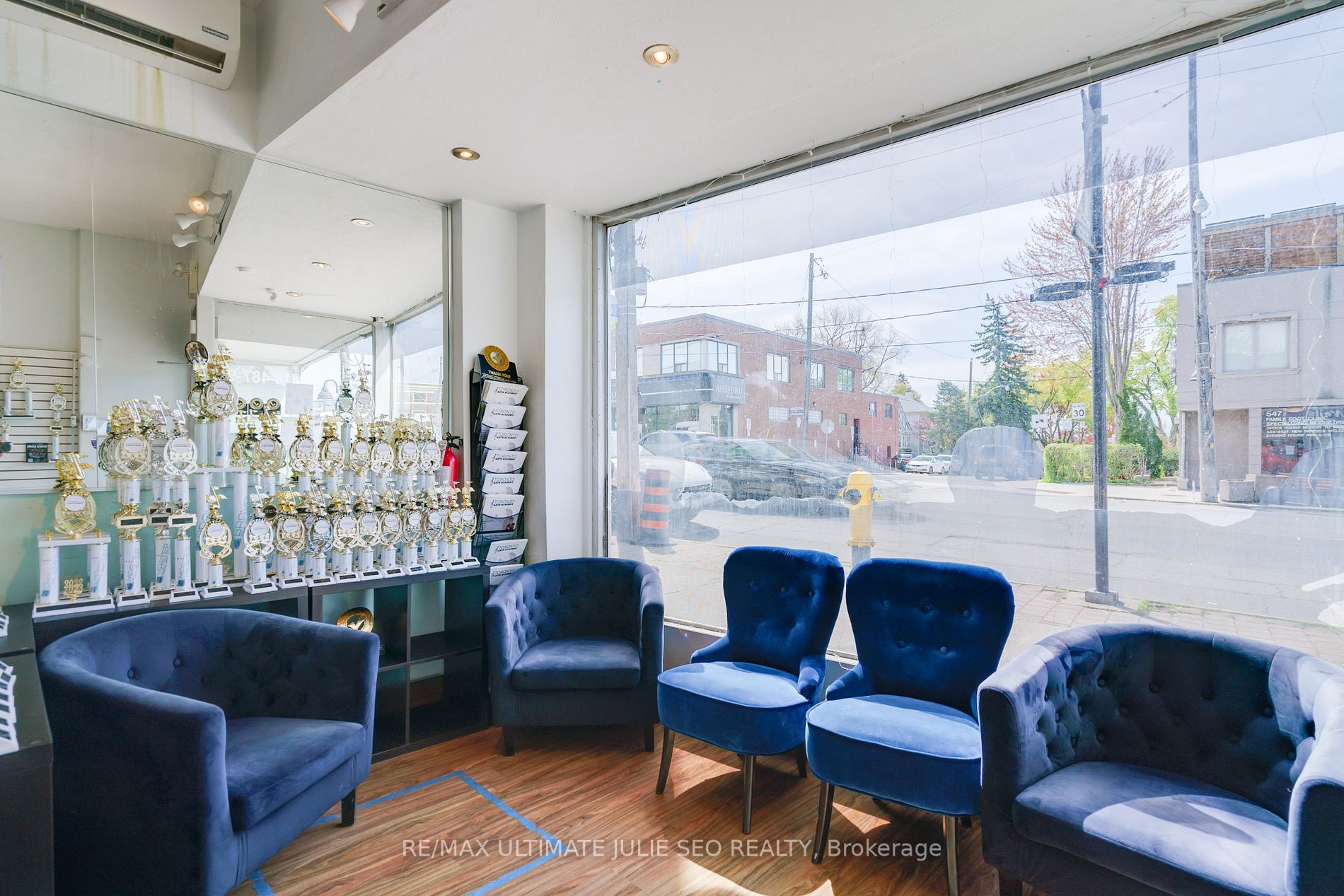 538 Eglinton Ave W