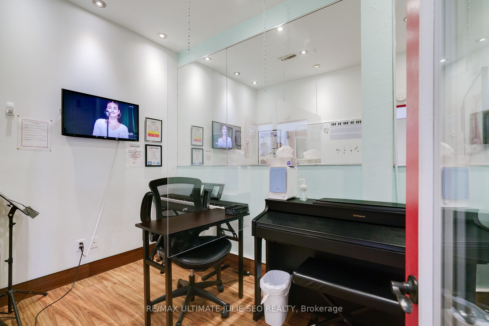 538 Eglinton Ave W
