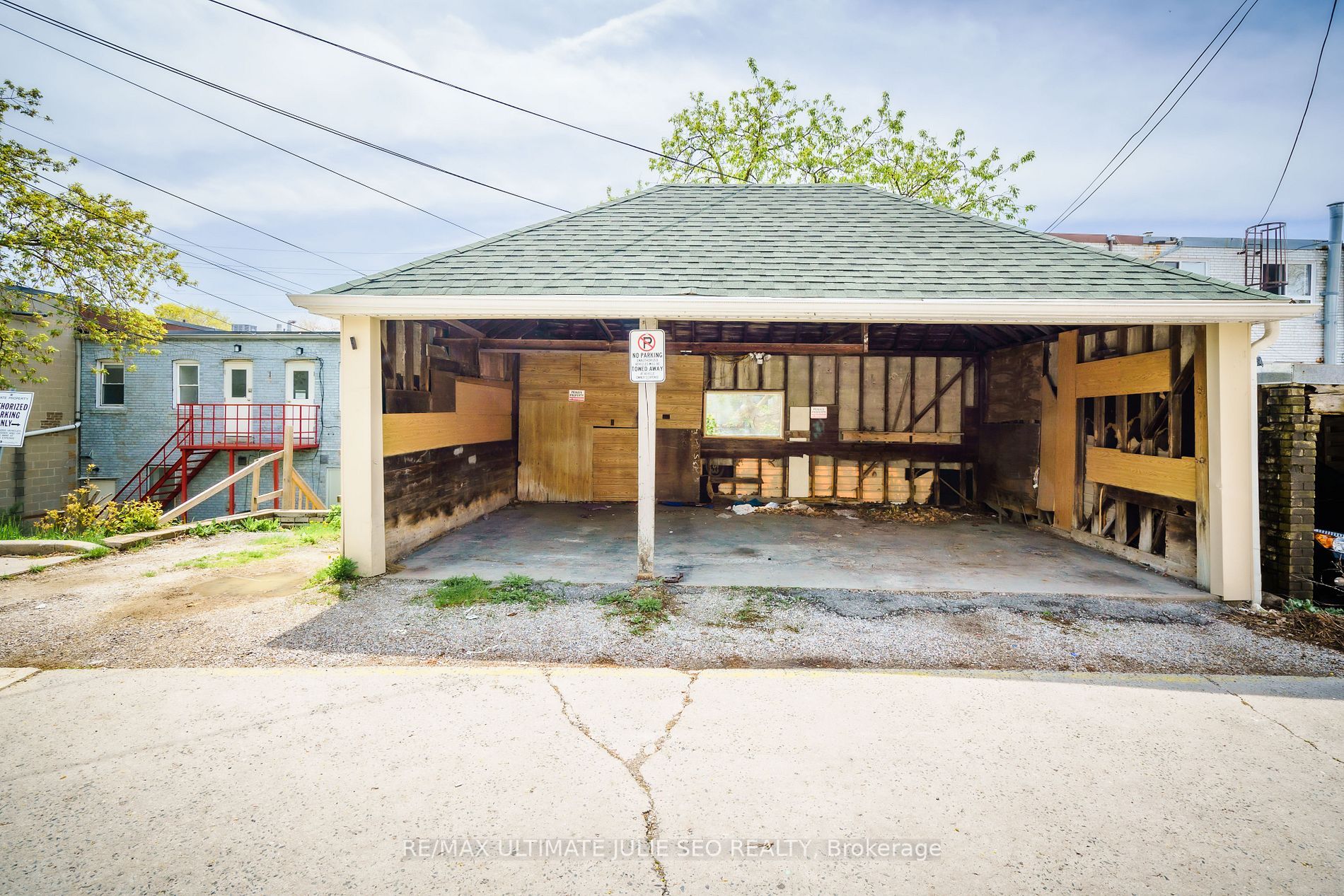 538 Eglinton Ave W