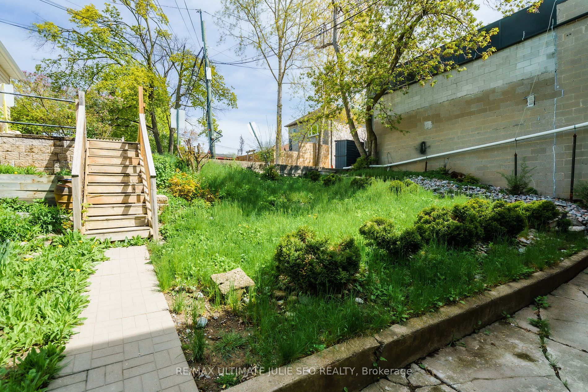 538 Eglinton Ave W