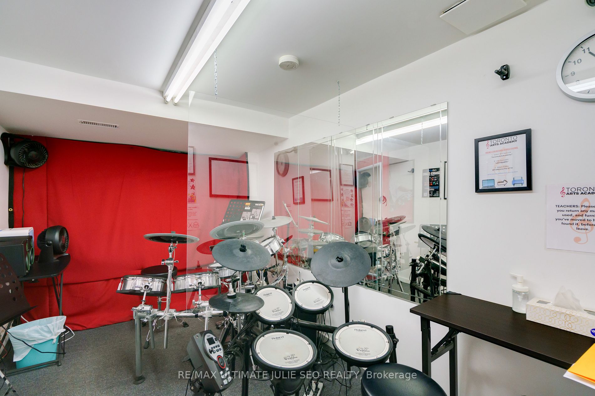 538 Eglinton Ave W