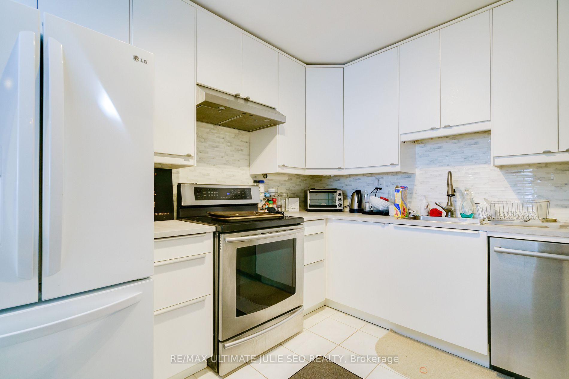 538 Eglinton Ave W