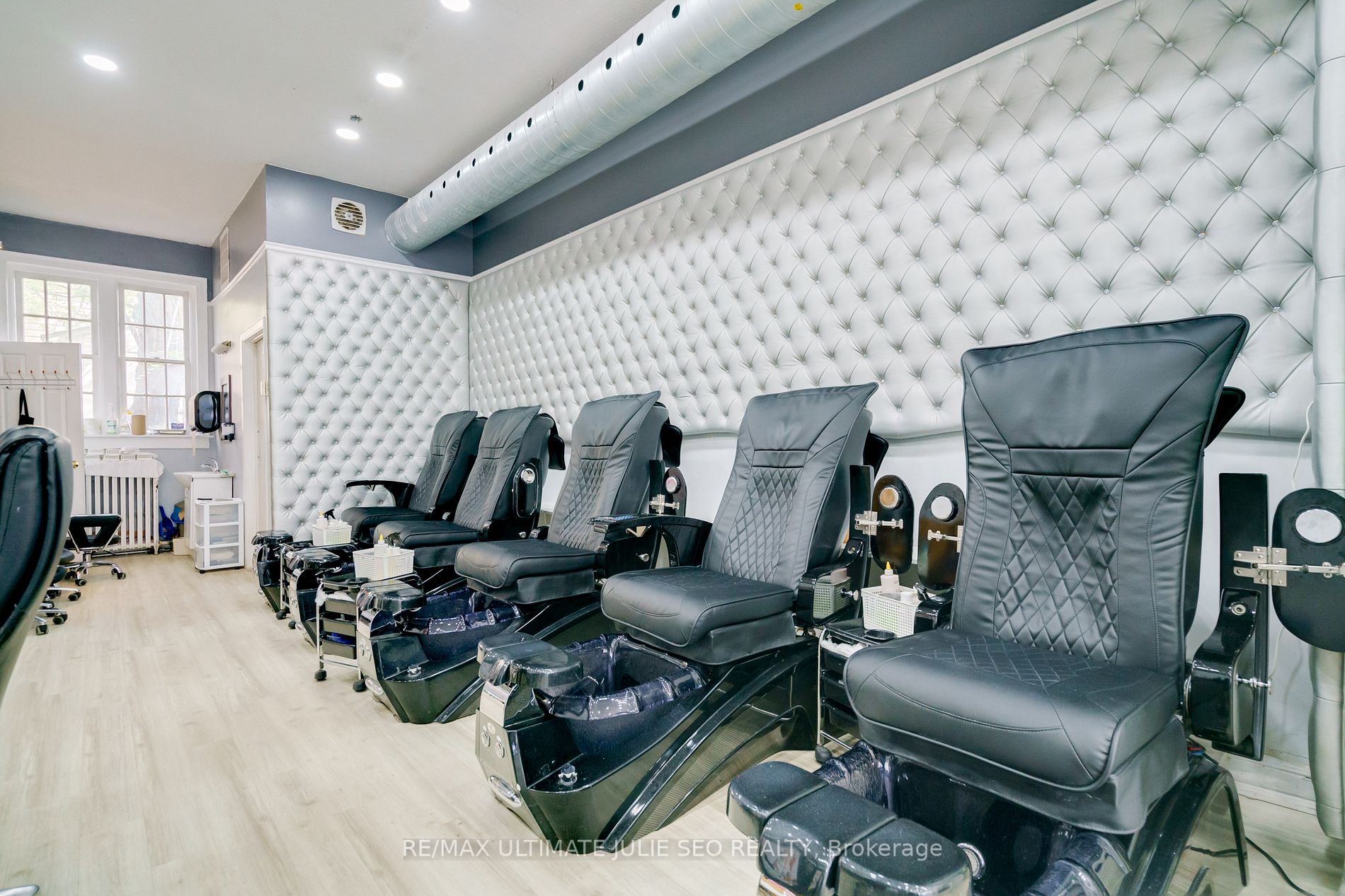 538 Eglinton Ave W