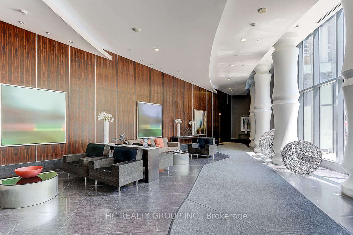 5168 Yonge St, #606