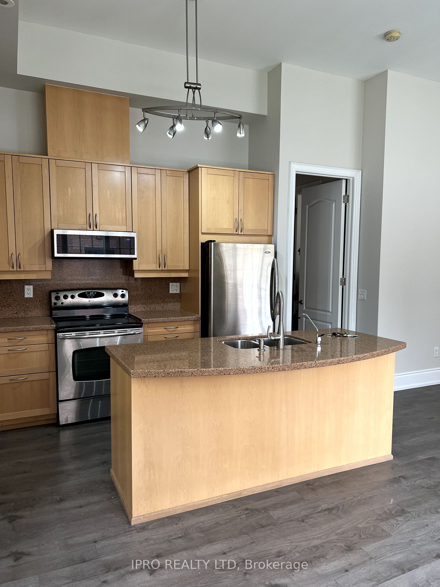 1111 Avenue Road, #102