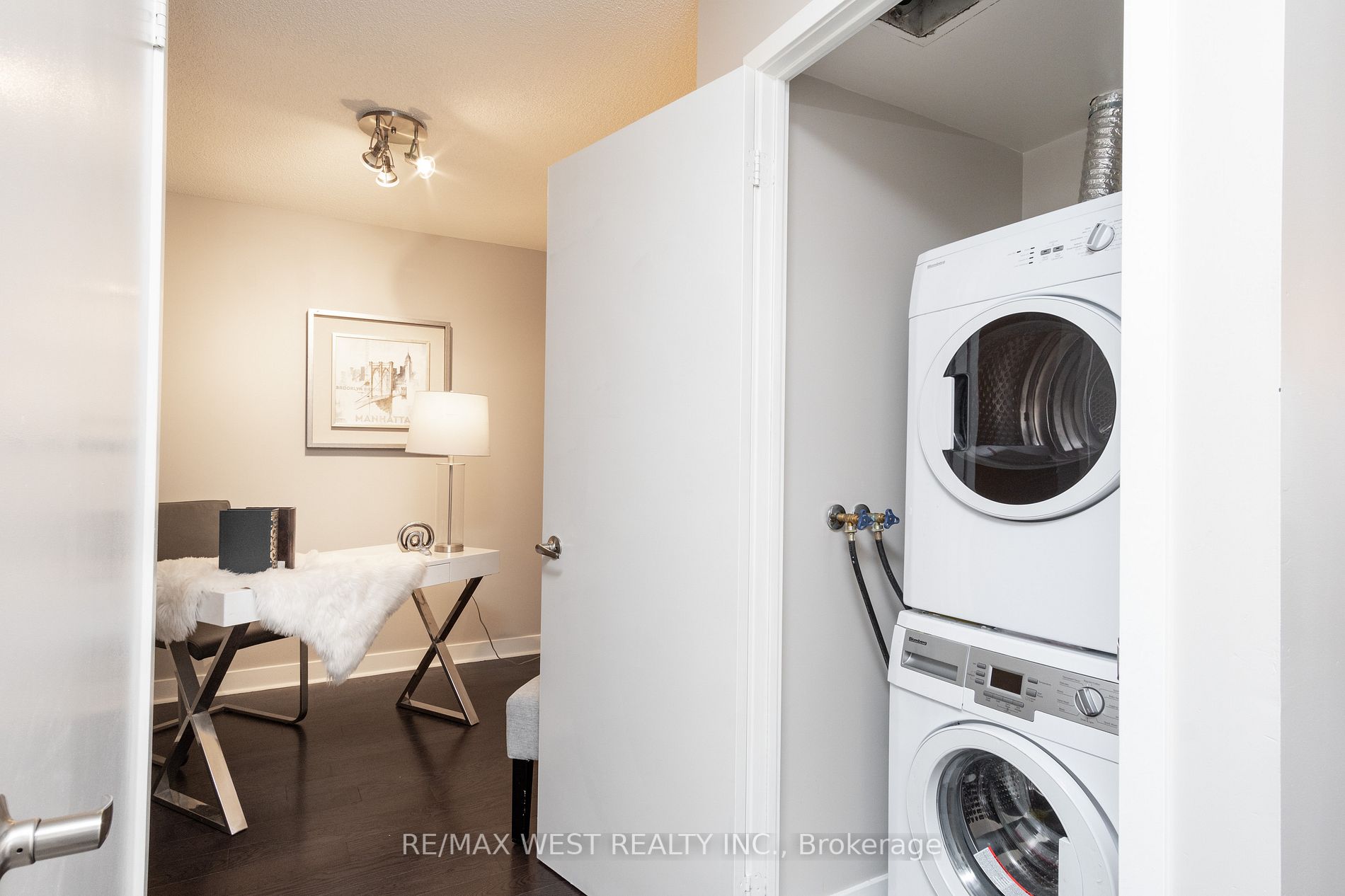 320 Richmond St E, #1210
