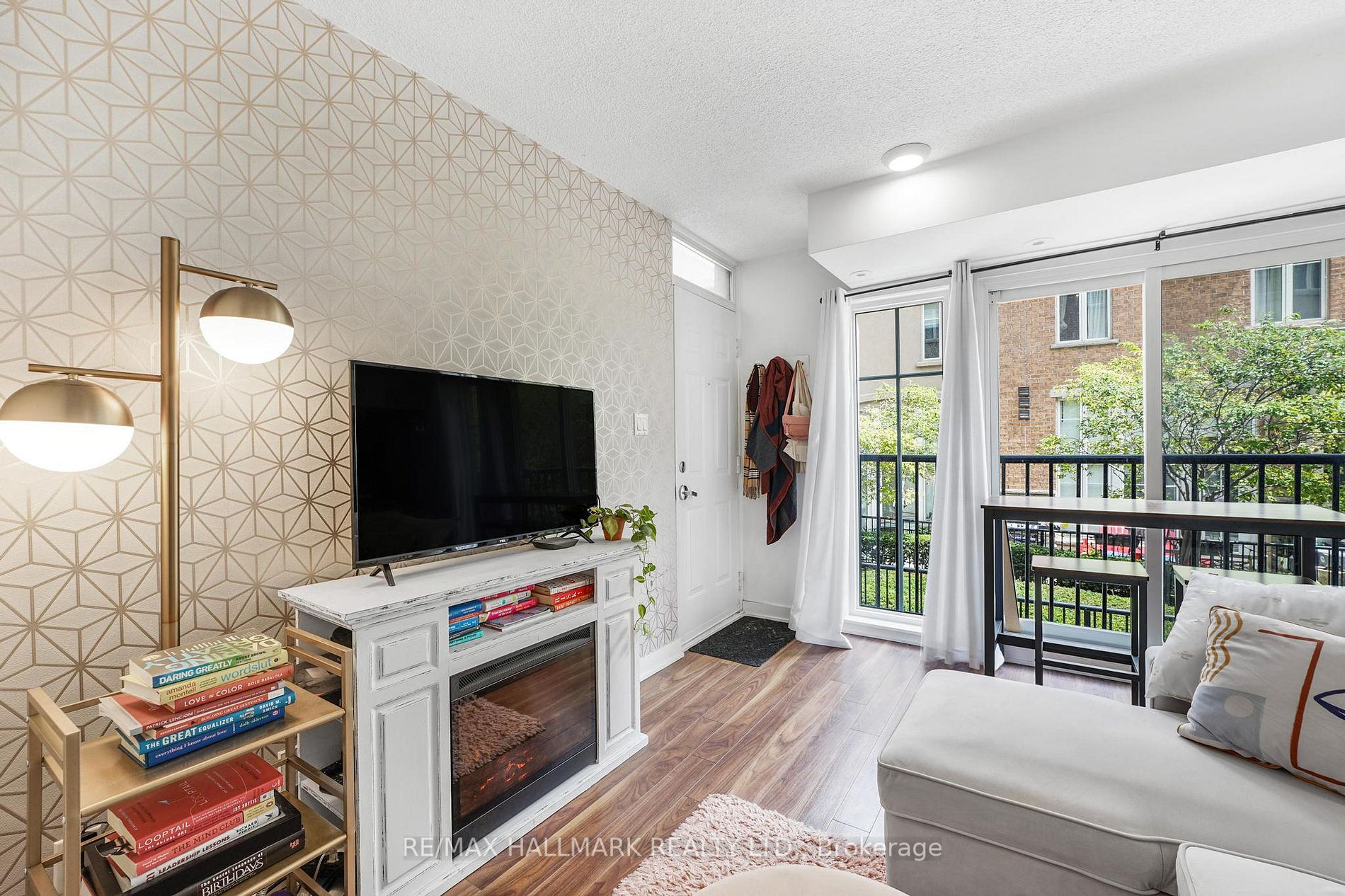 50 Western Battery Rd, #914