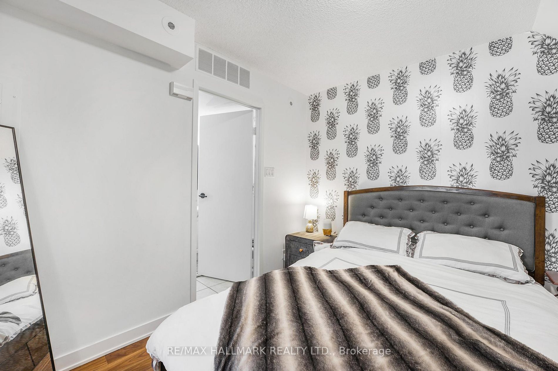 50 Western Battery Rd, #914