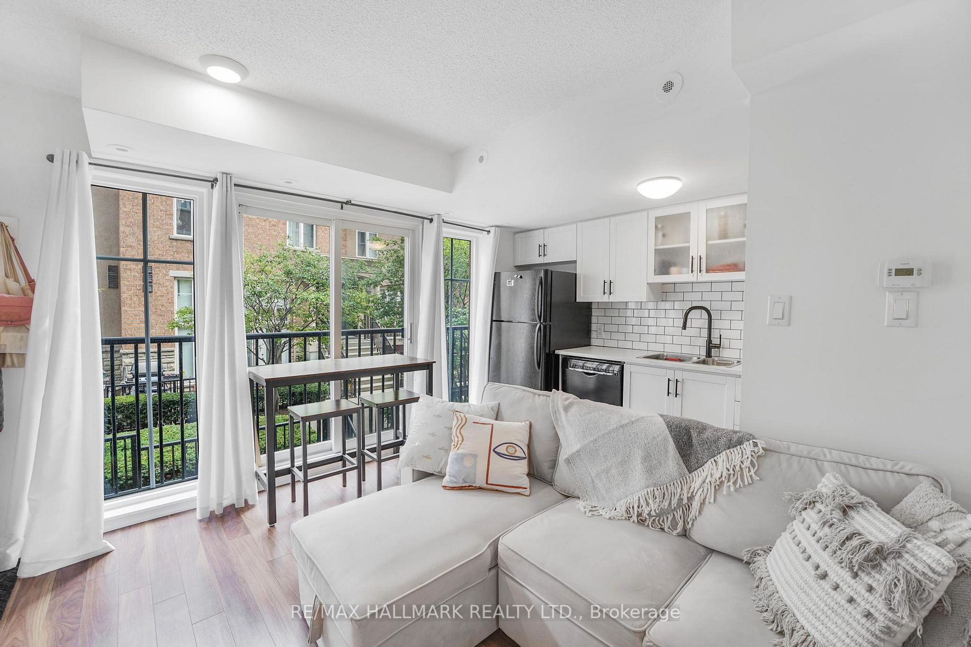 50 Western Battery Rd, #914