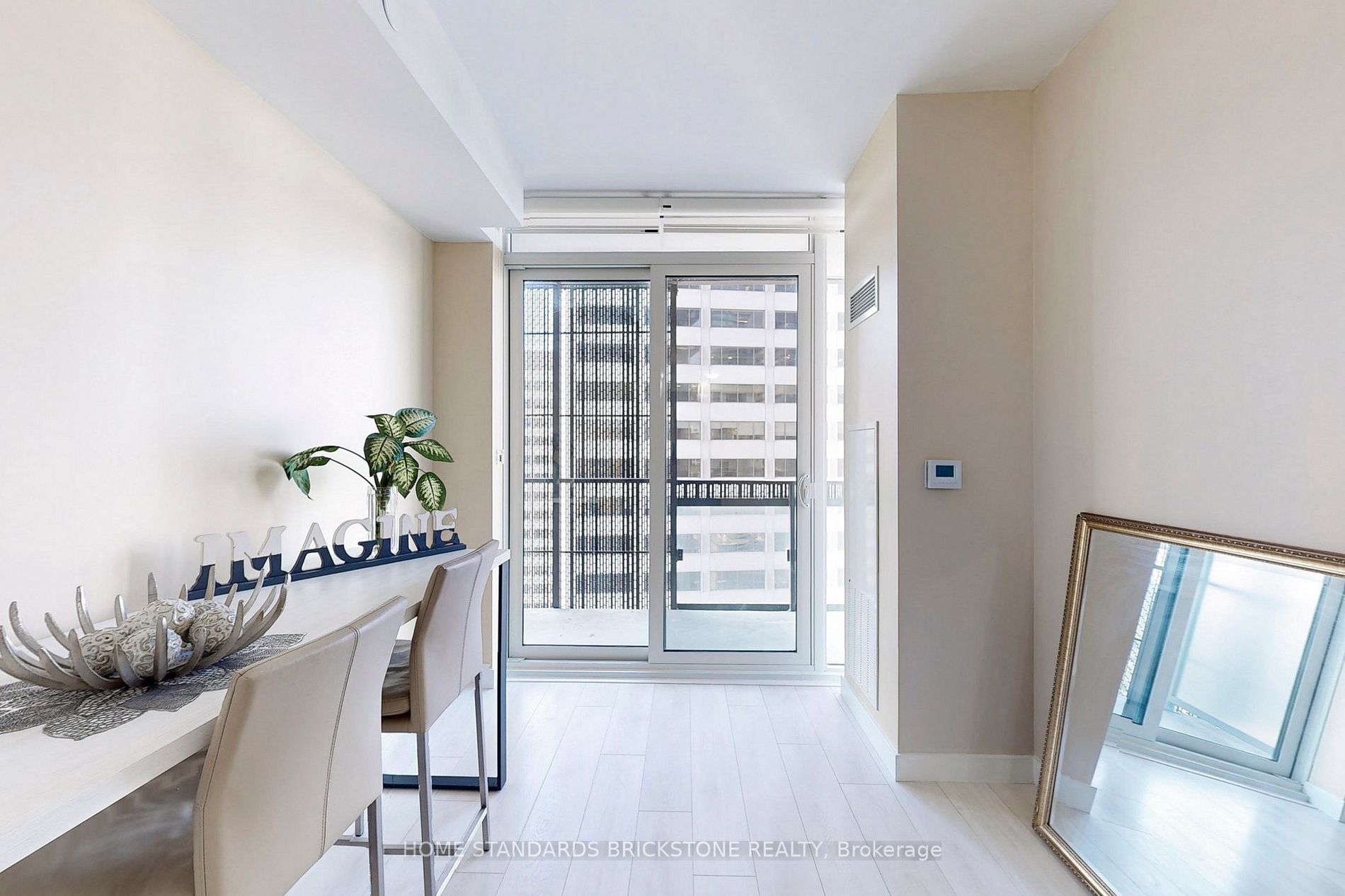 8 Eglinton Ave E, #2004