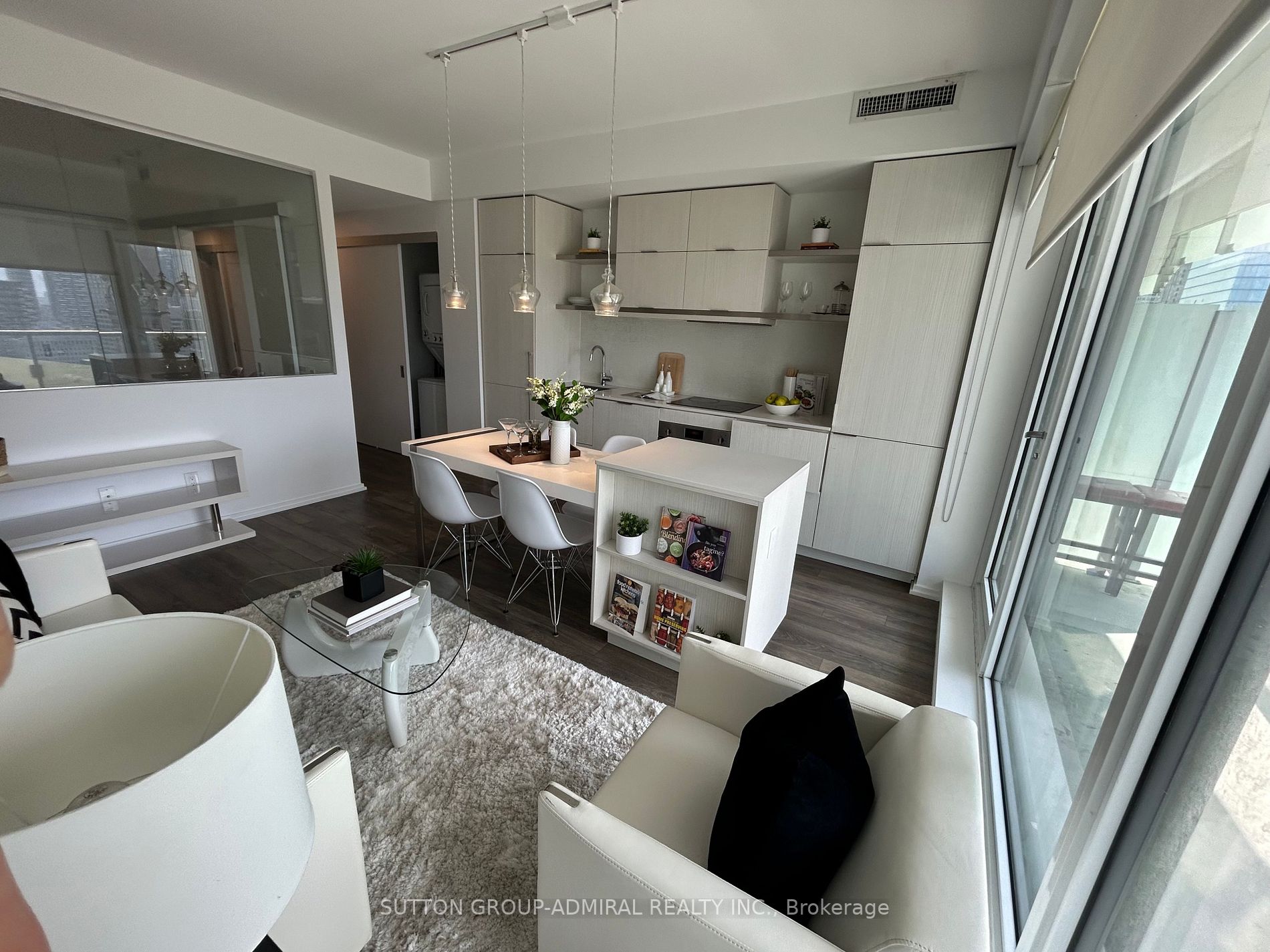 197 Yonge St, #1911