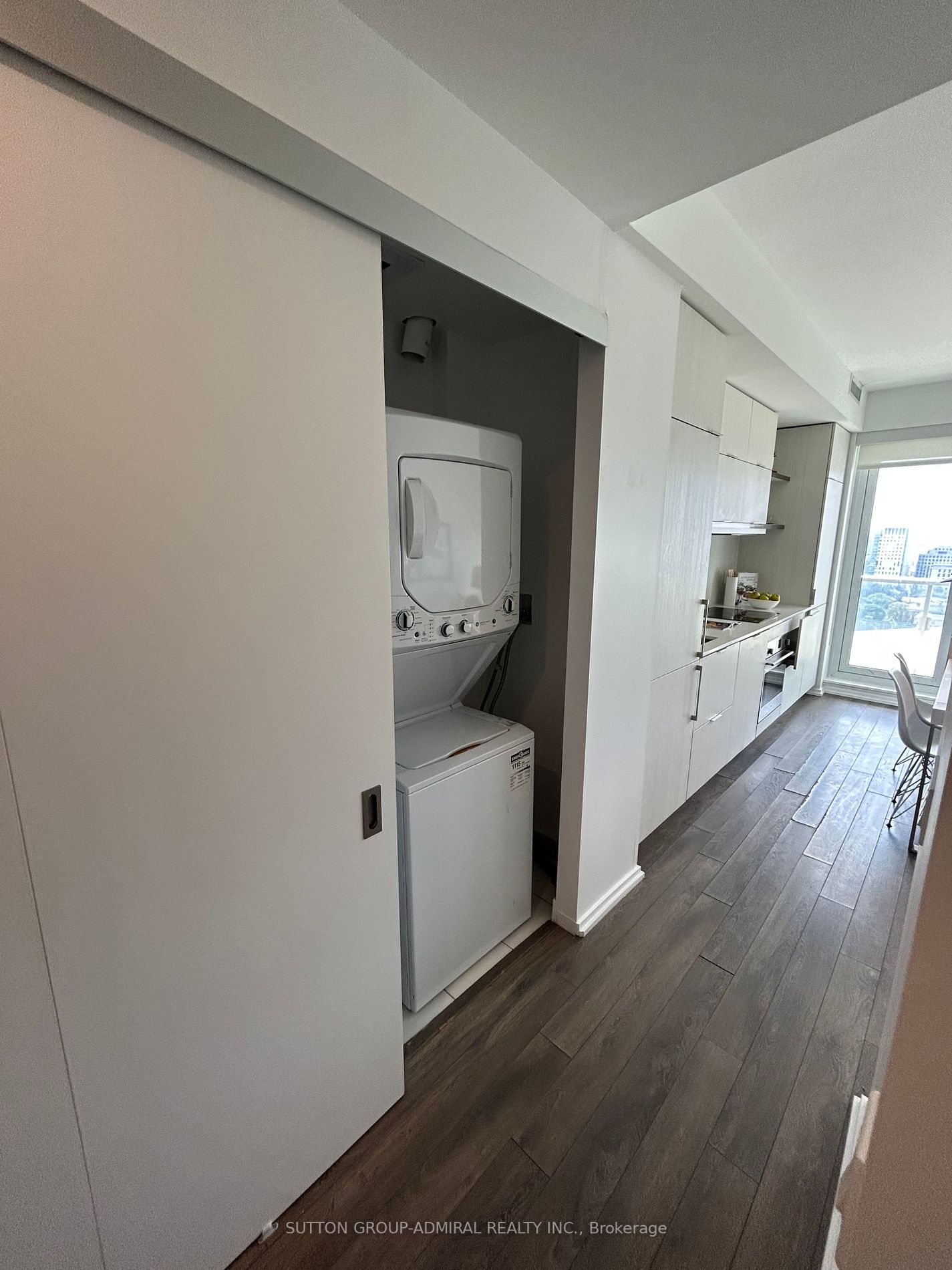 197 Yonge St, #1911