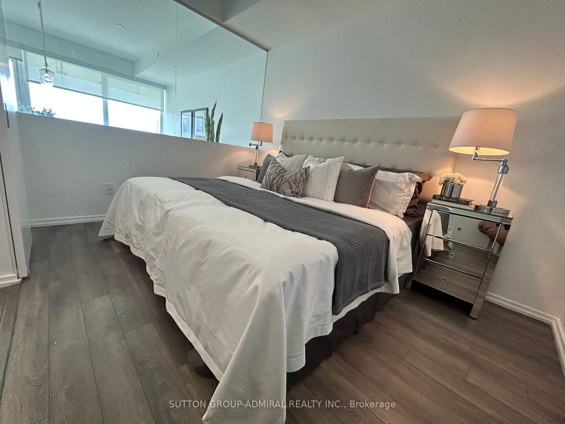197 Yonge St, #1911