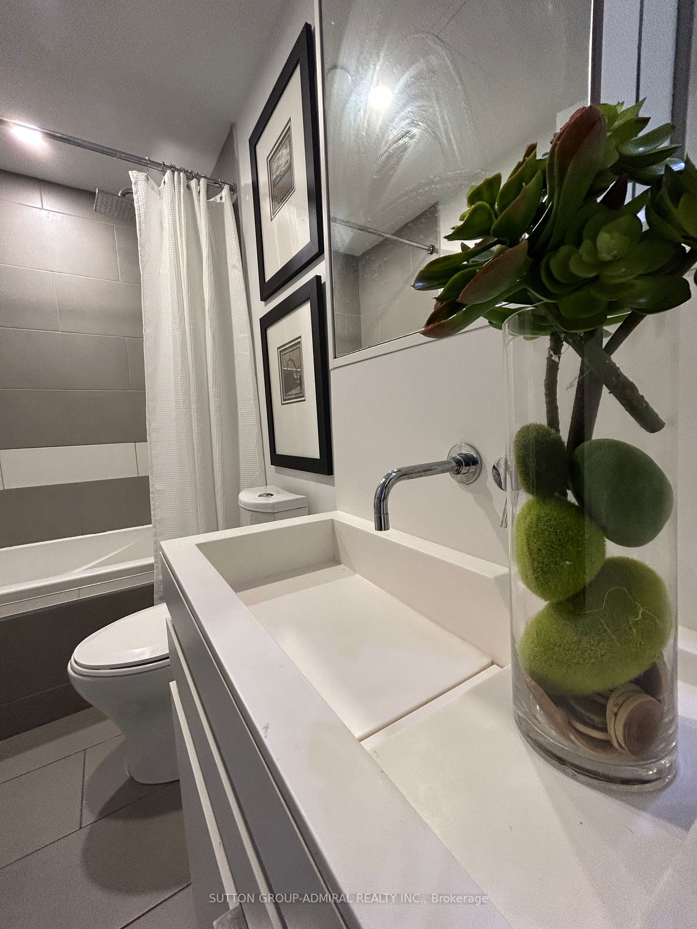 197 Yonge St, #1911