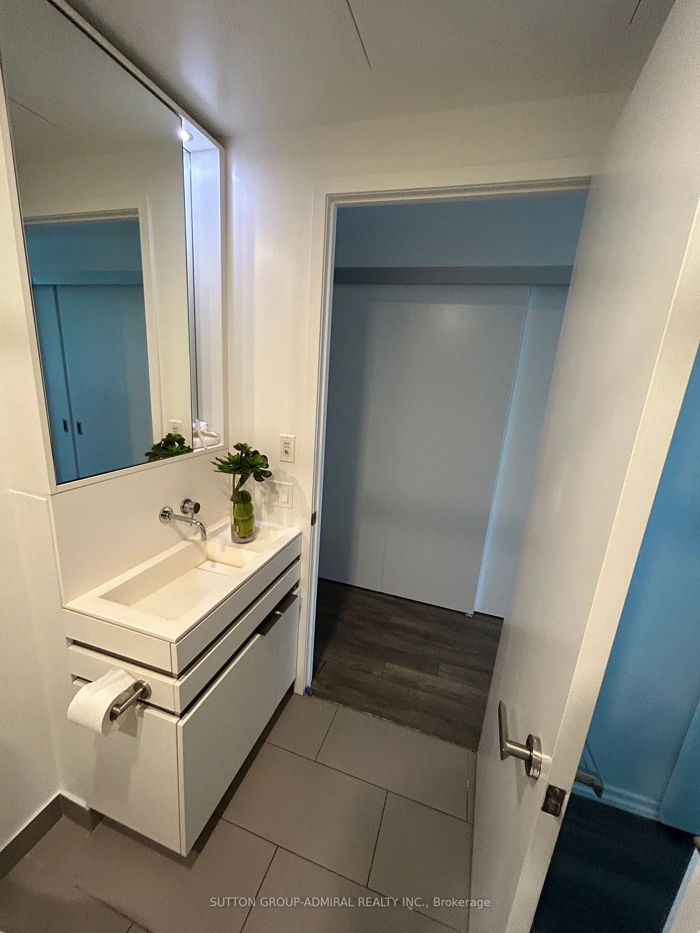 197 Yonge St, #1911