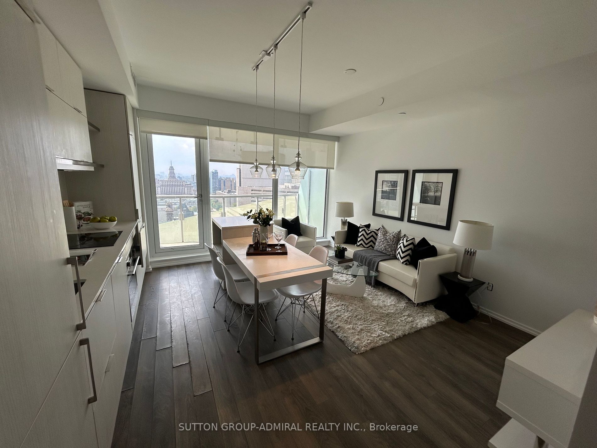 197 Yonge St, #1911
