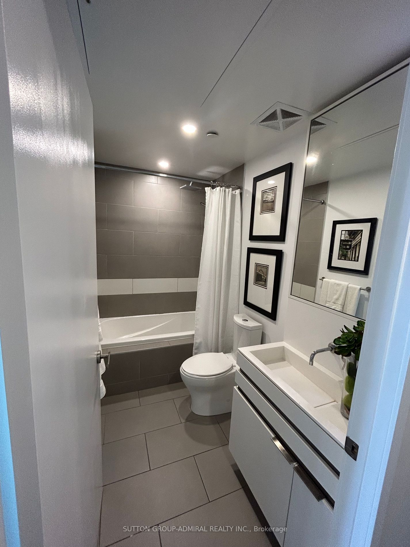 197 Yonge St, #1911