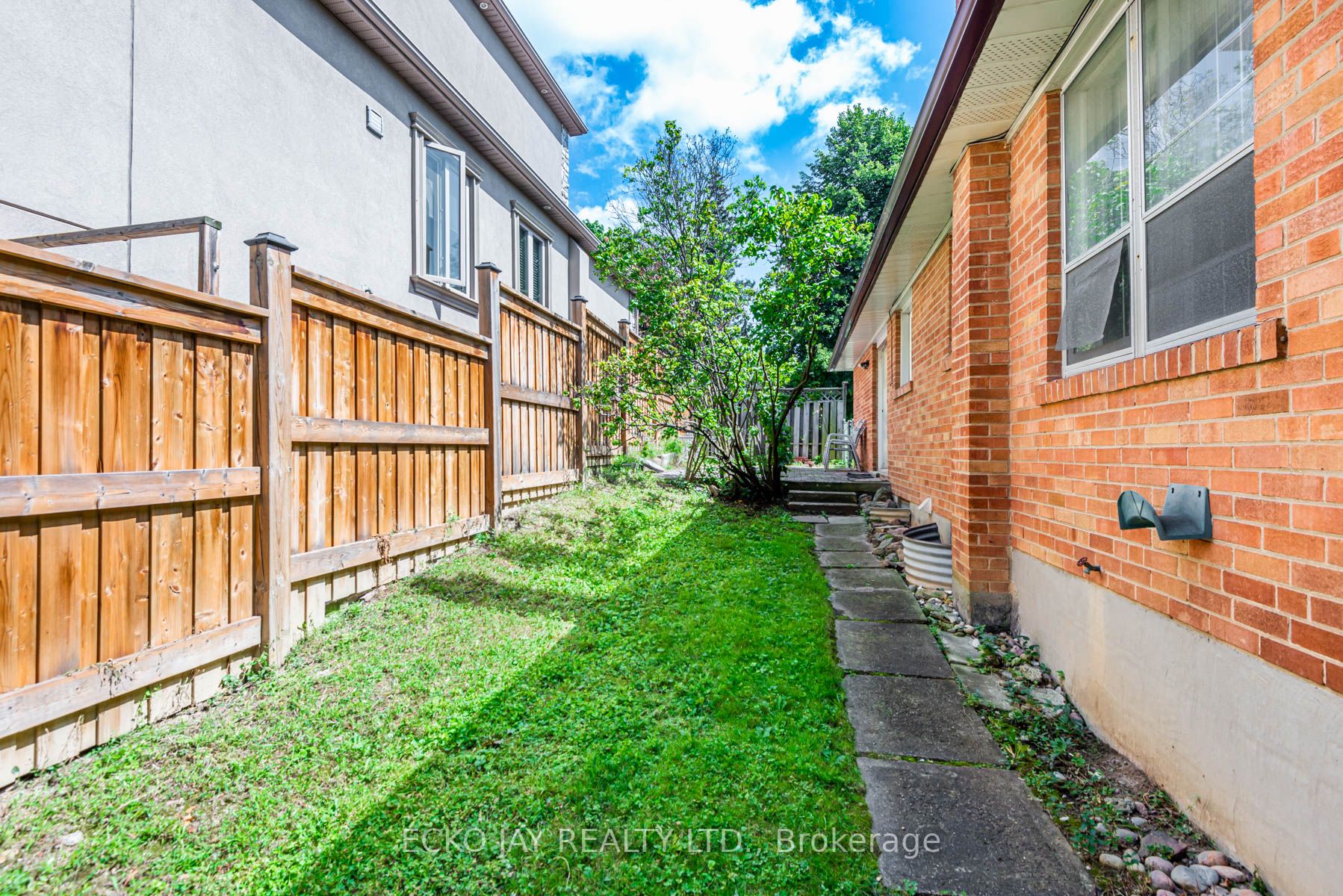 2 Camwood Cres