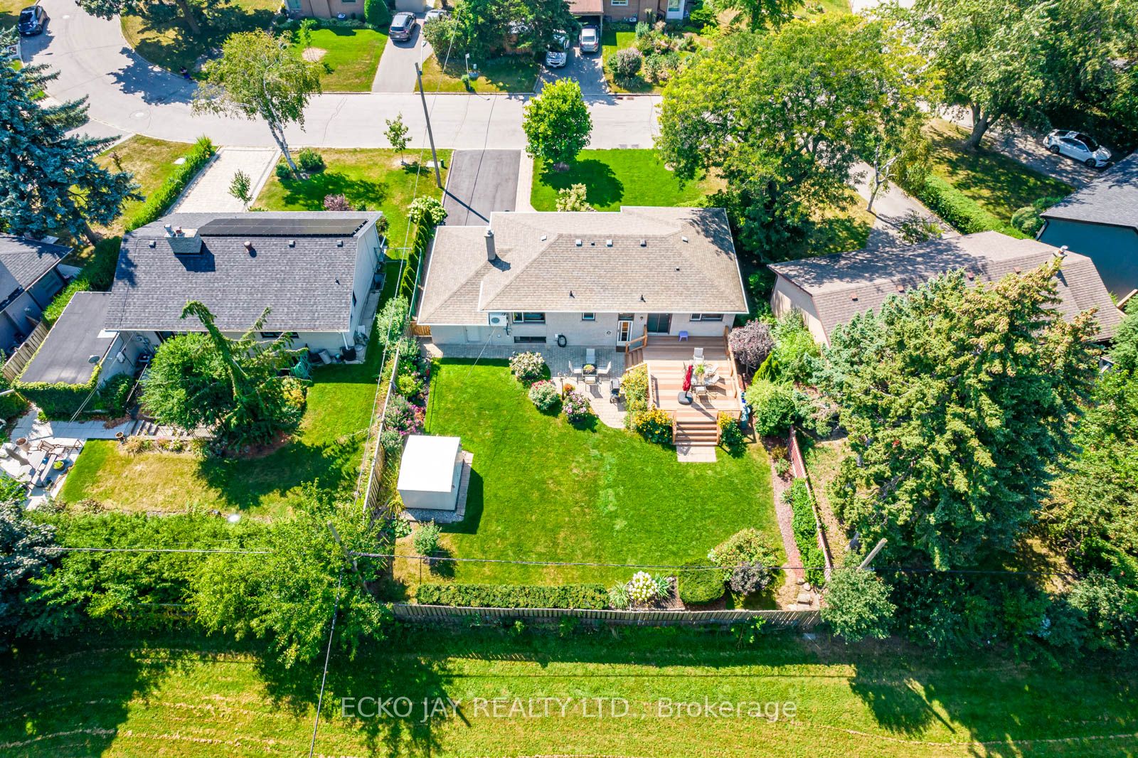 29 Treadgold Cres