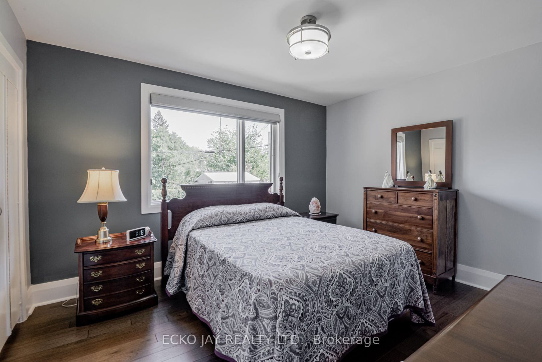 29 Treadgold Cres