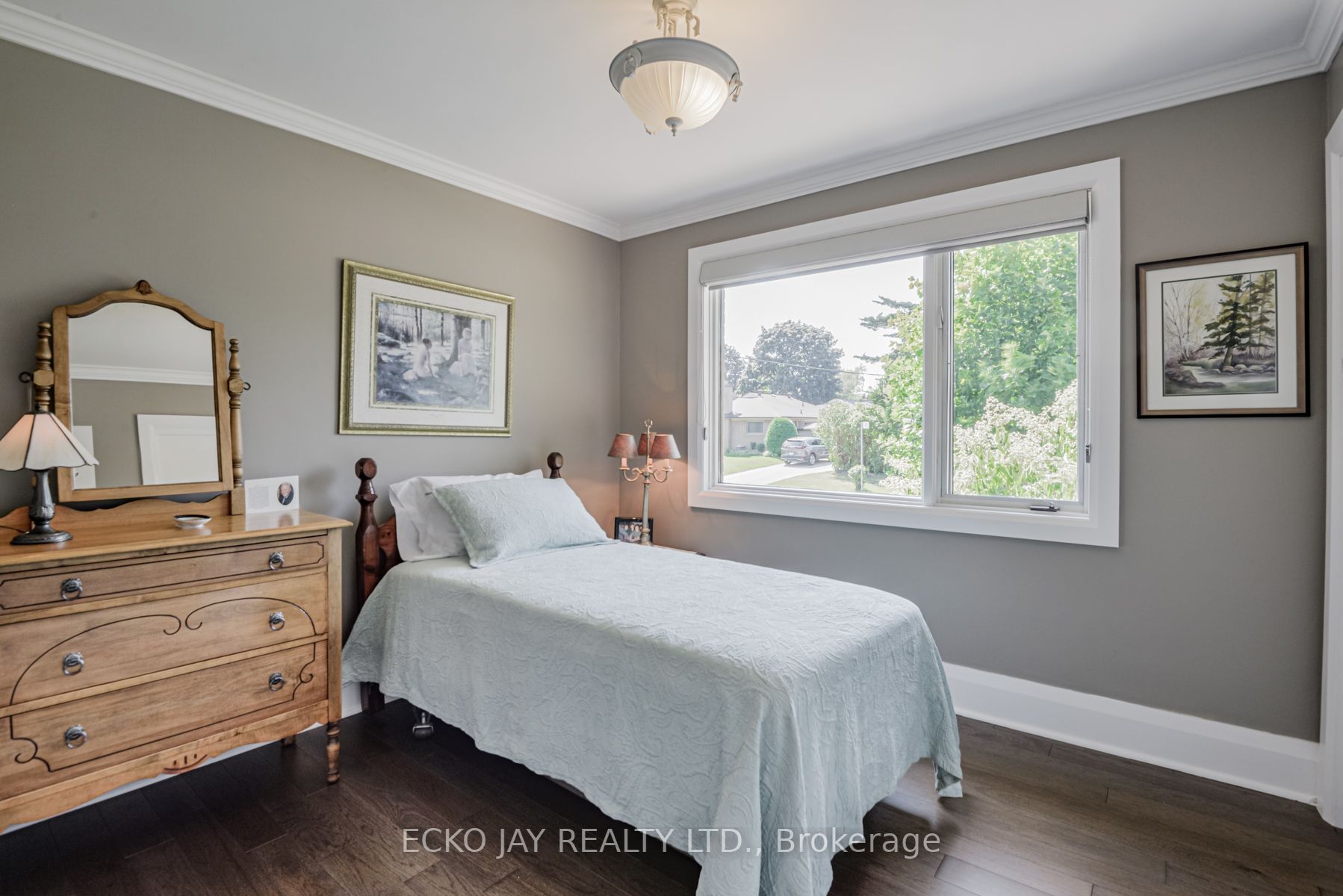 29 Treadgold Cres