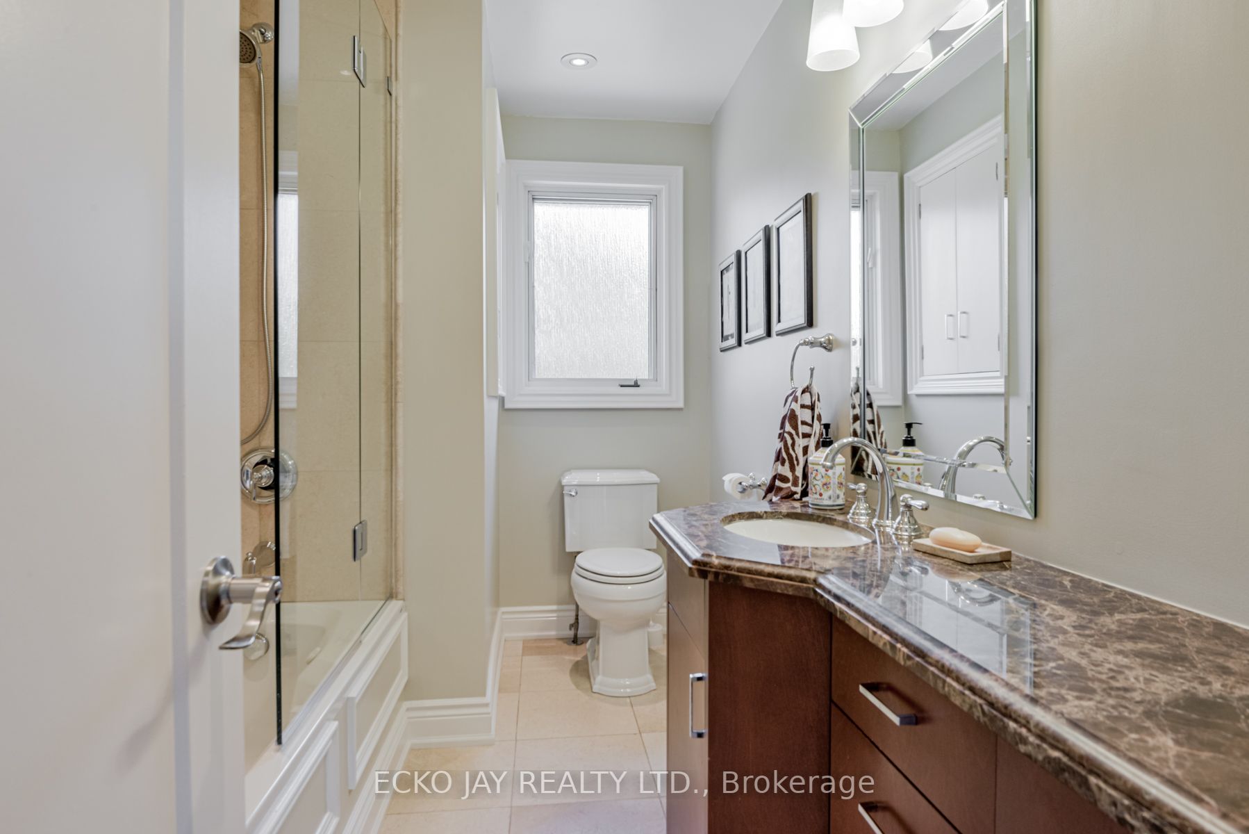 29 Treadgold Cres