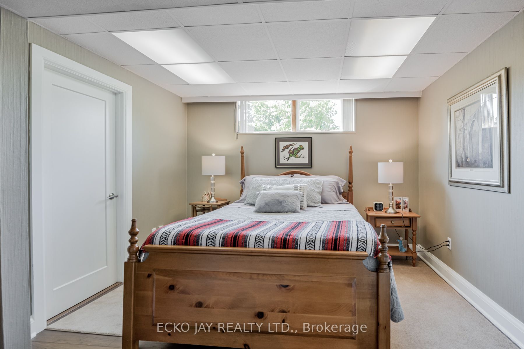29 Treadgold Cres