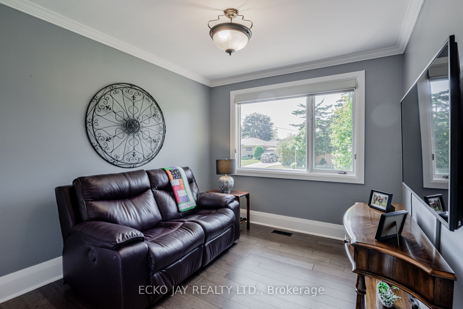 29 Treadgold Cres