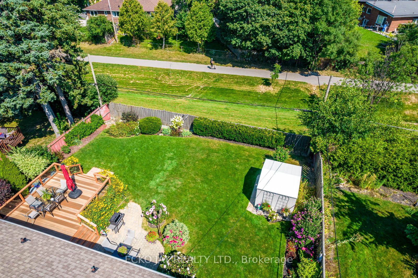 29 Treadgold Cres