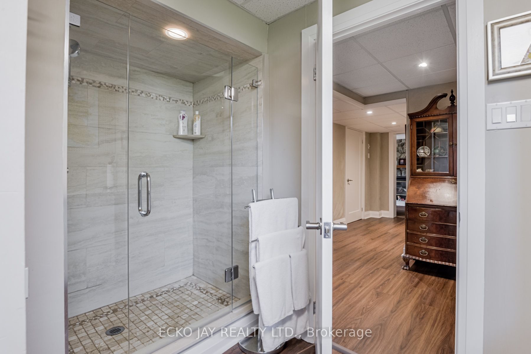 29 Treadgold Cres