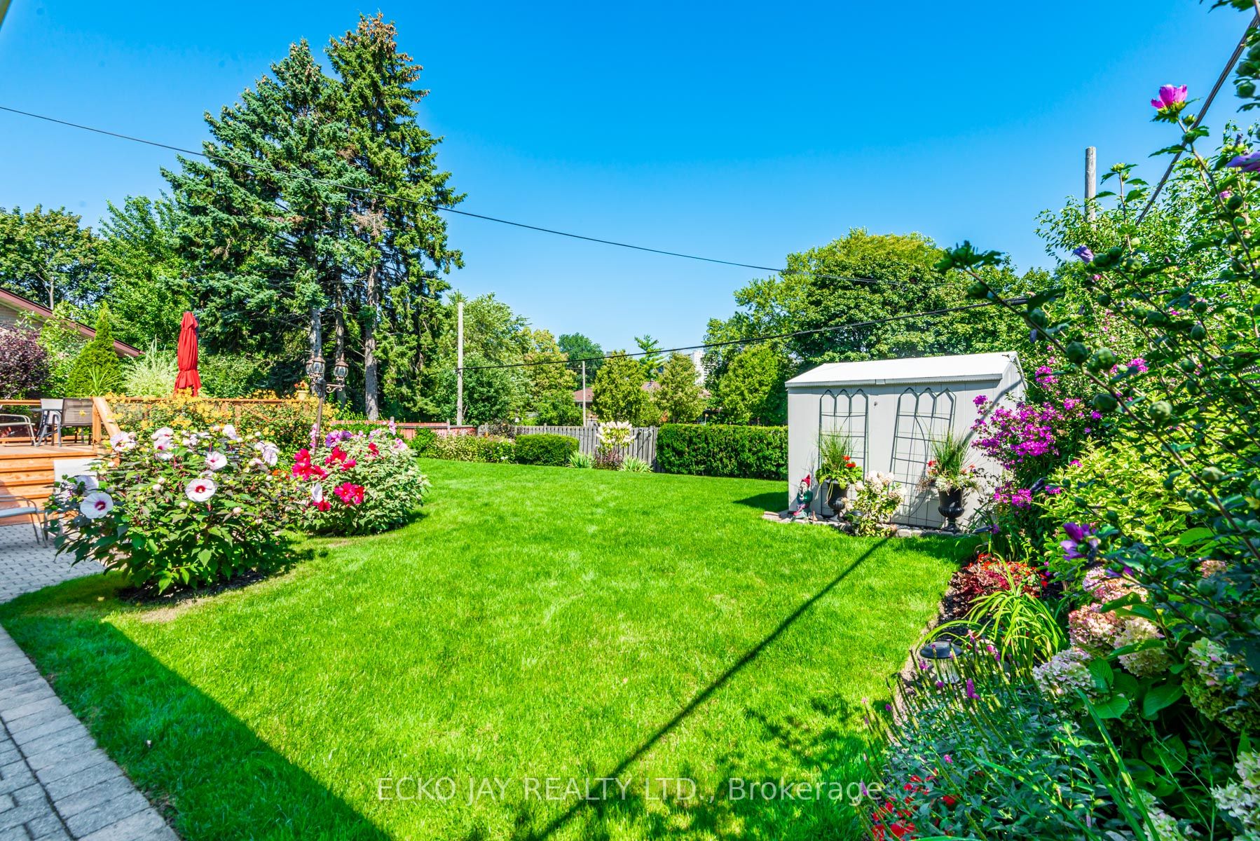 29 Treadgold Cres